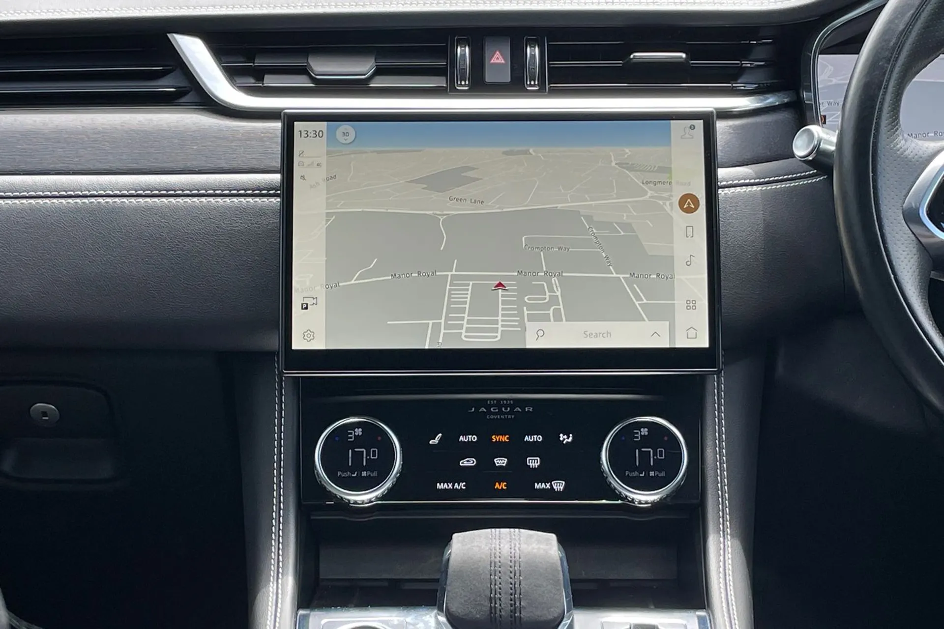 Jaguar F-PACE thumbnail image number 18
