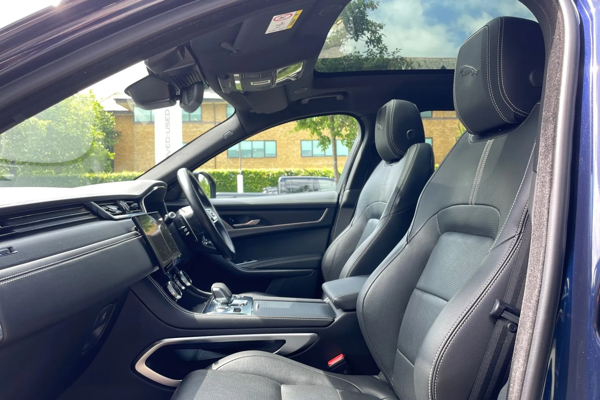 Jaguar F-PACE thumbnail image number 41