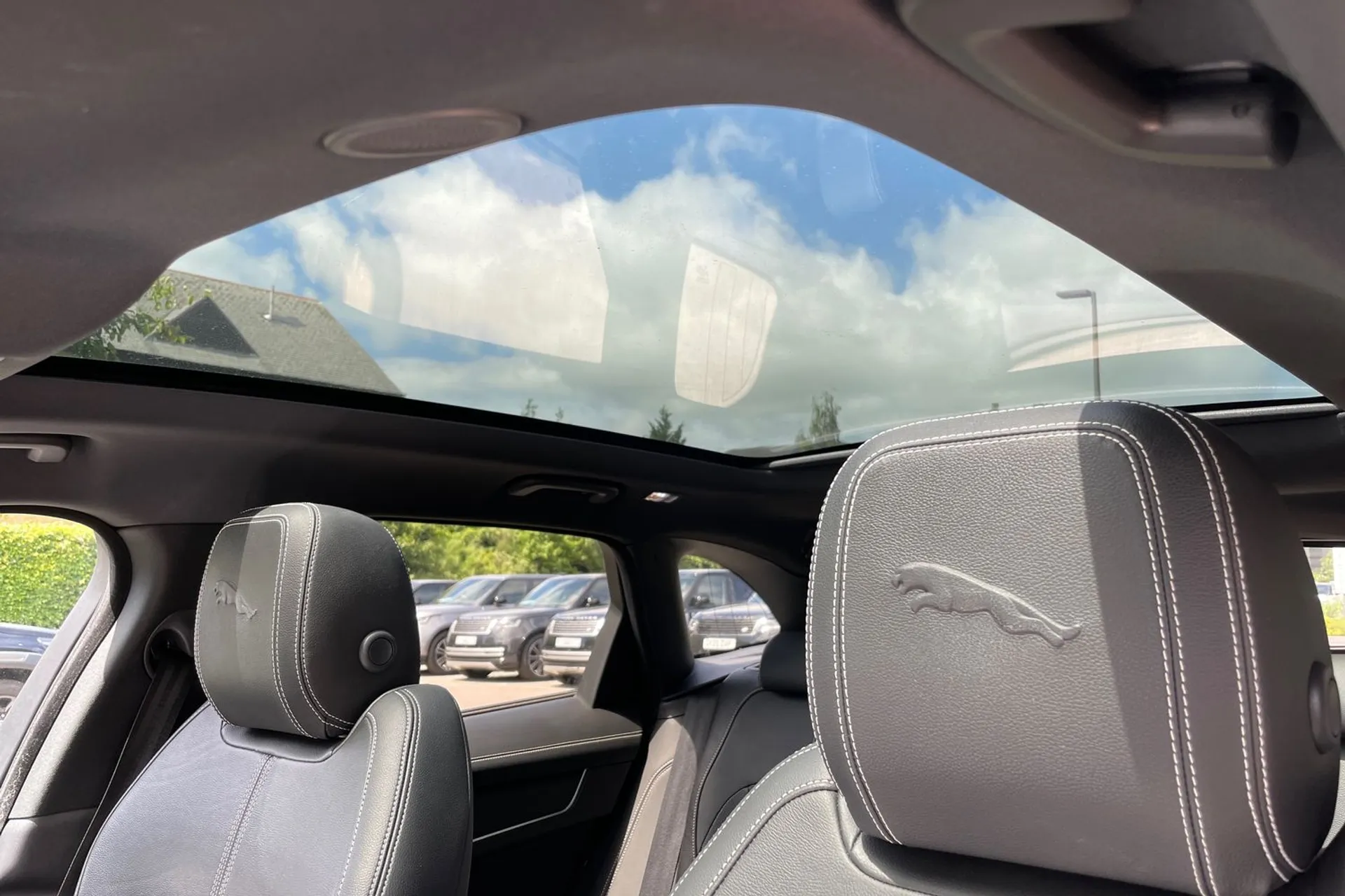Jaguar F-PACE thumbnail image number 5