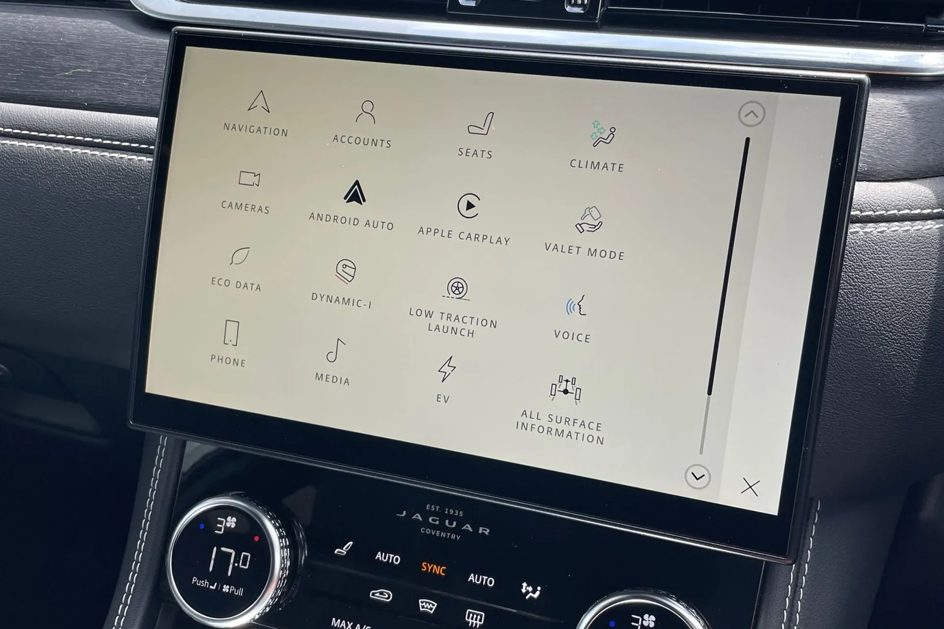 Jaguar F-PACE thumbnail image number 38