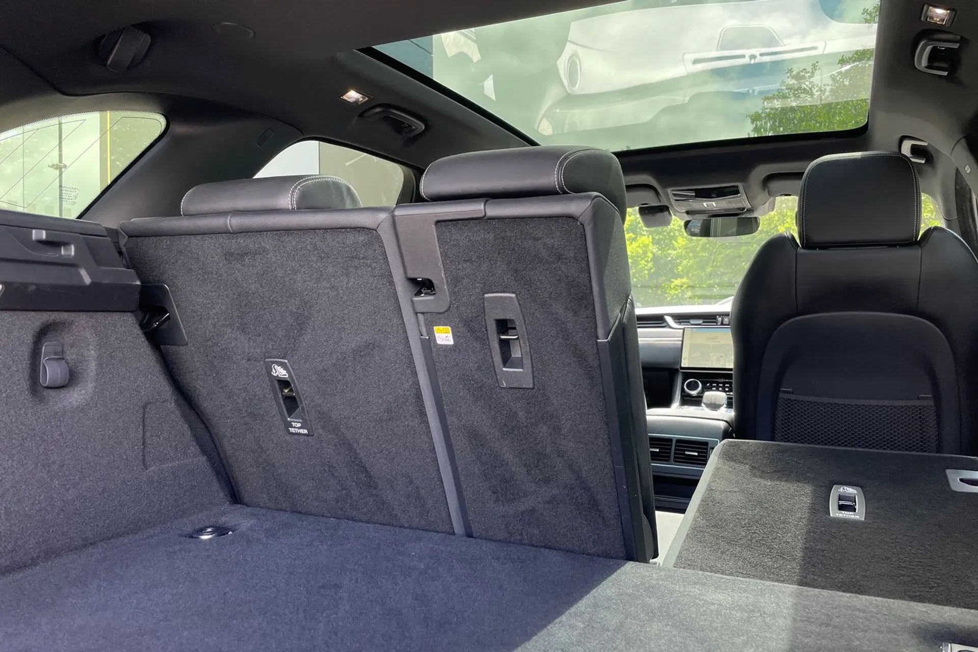 Jaguar F-PACE thumbnail image number 29