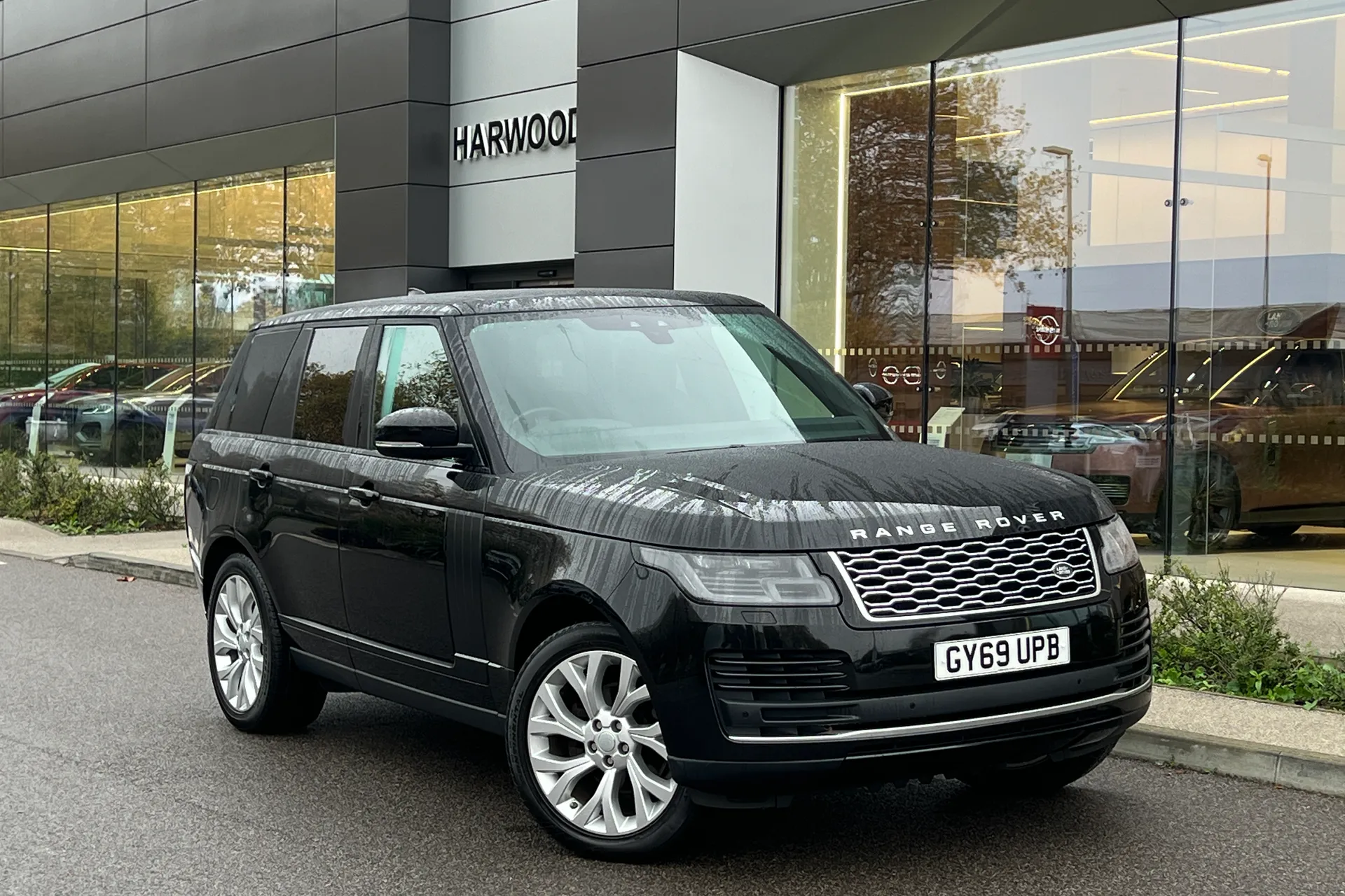 LAND ROVER RANGE ROVER focused image