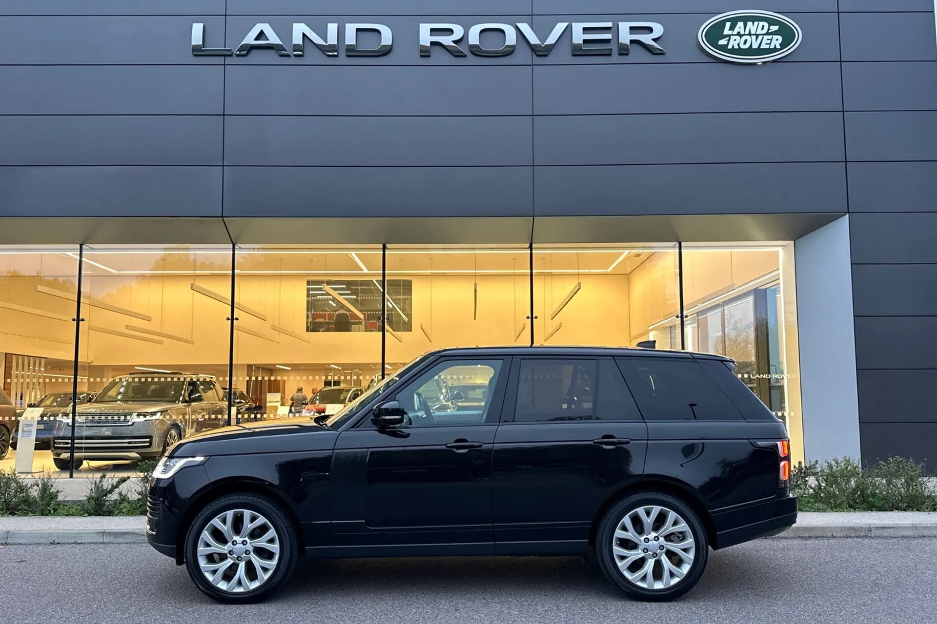 LAND ROVER RANGE ROVER thumbnail image number 12