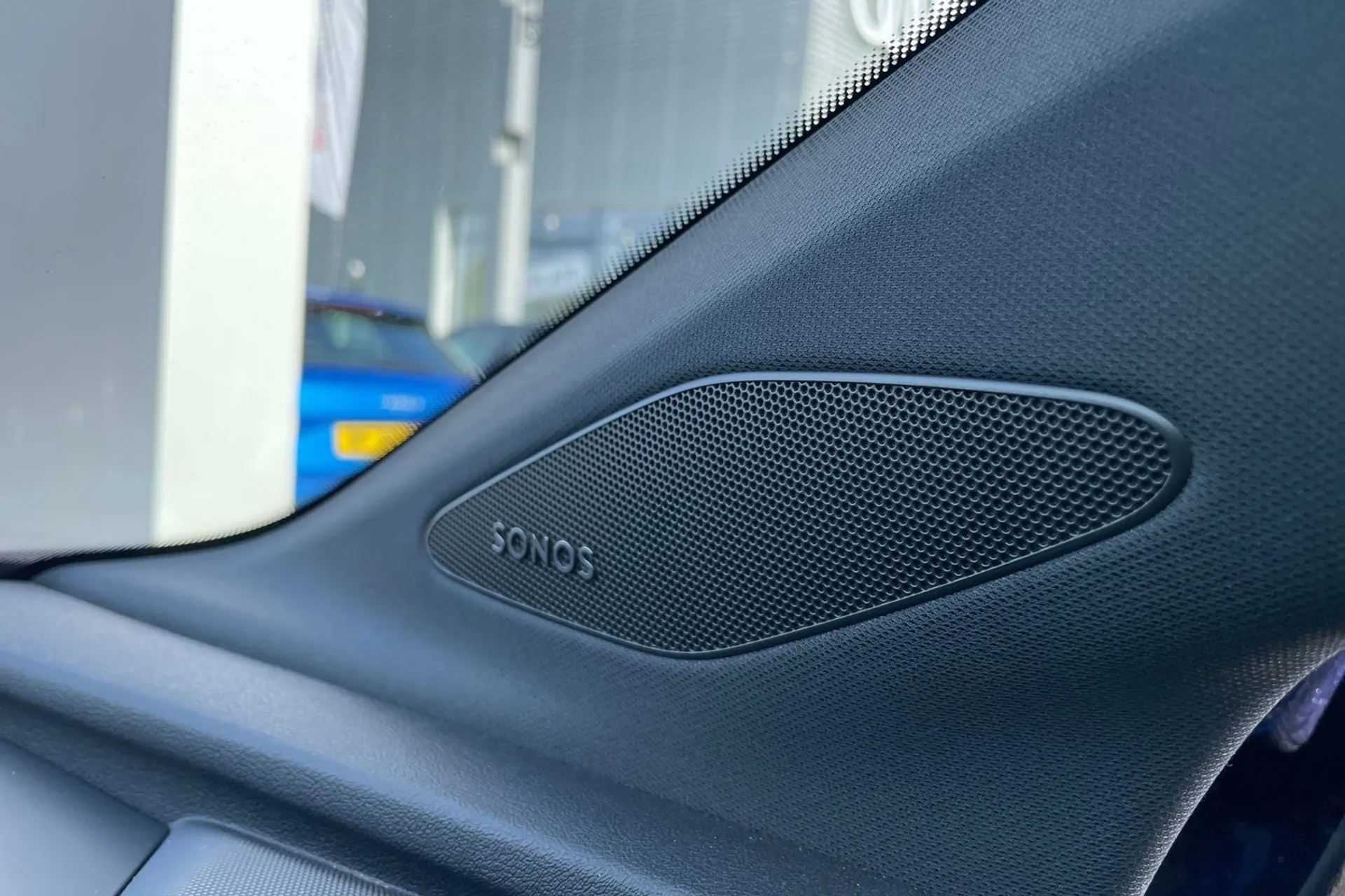 Audi Q4 thumbnail image number 16