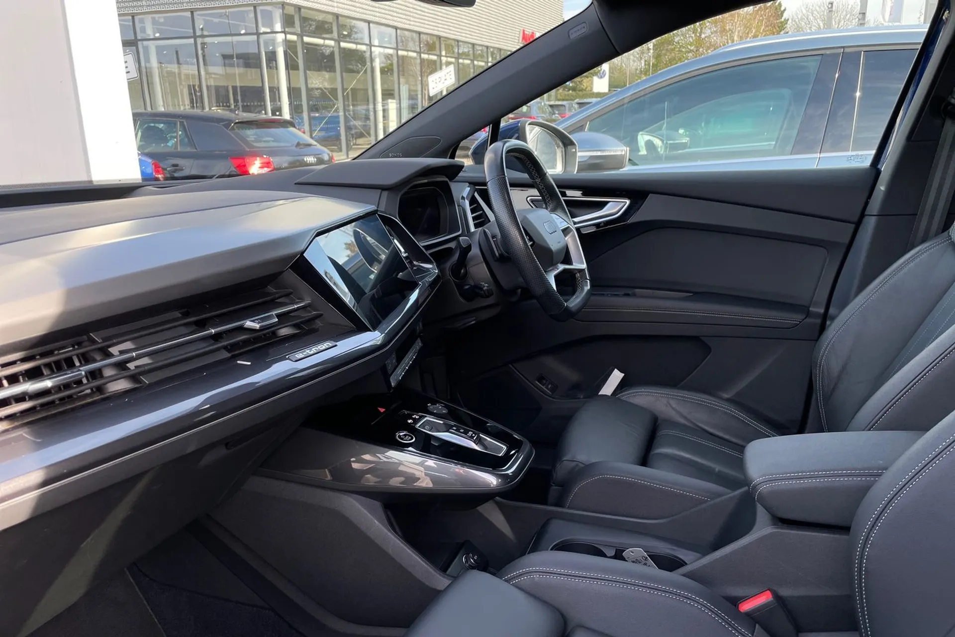 Audi Q4 thumbnail image number 26