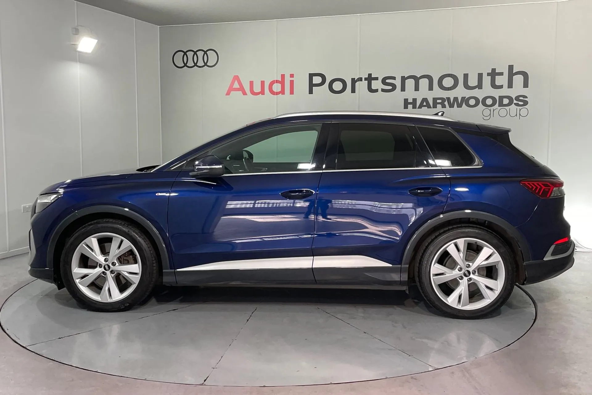 Audi Q4 thumbnail image number 11