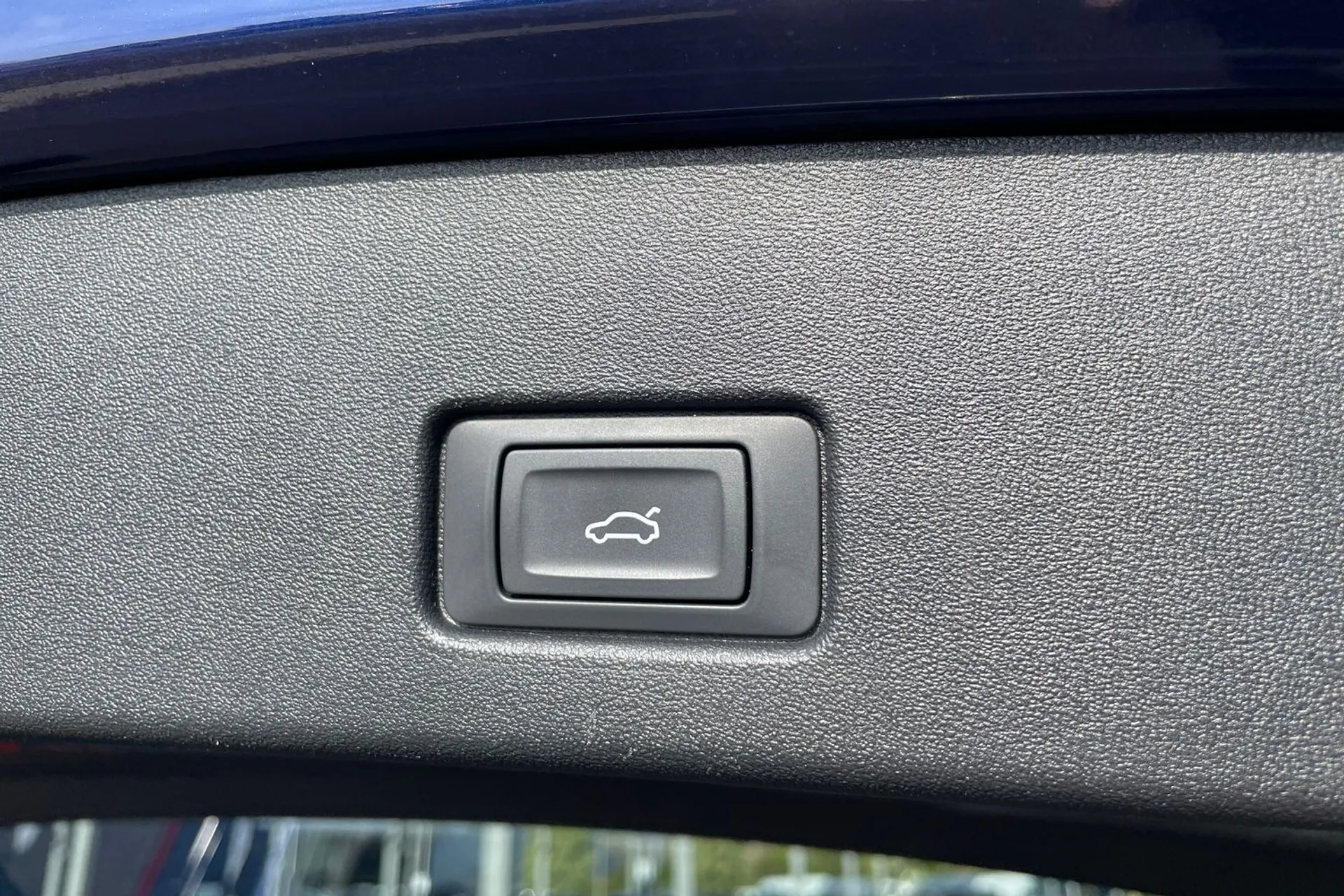 Audi Q4 thumbnail image number 19