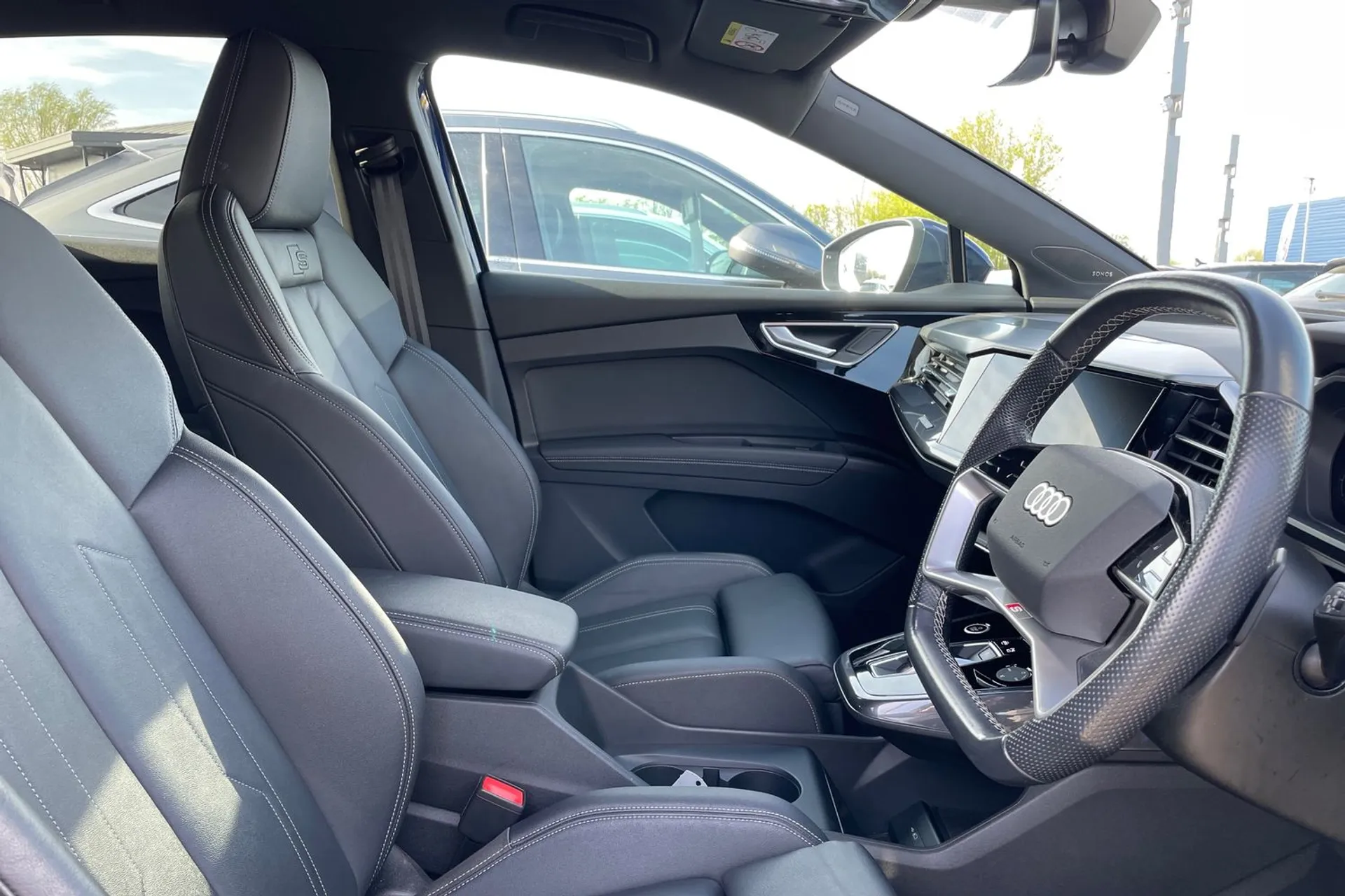 Audi Q4 thumbnail image number 24