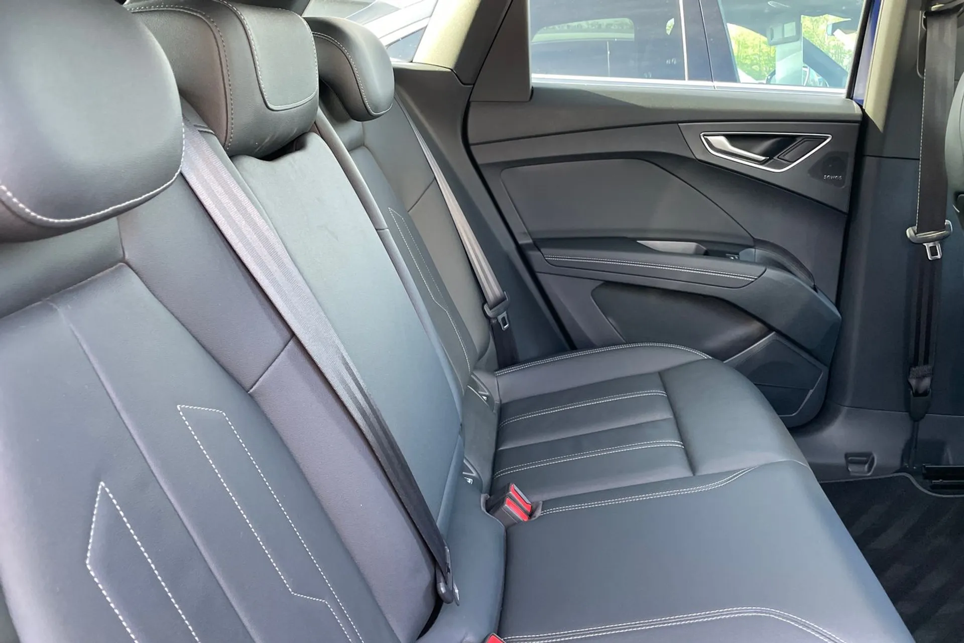Audi Q4 thumbnail image number 21
