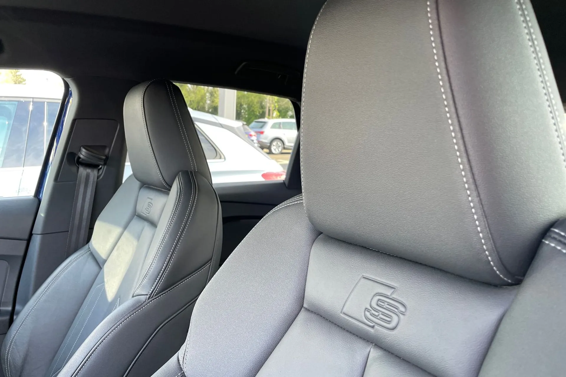 Audi Q4 thumbnail image number 28