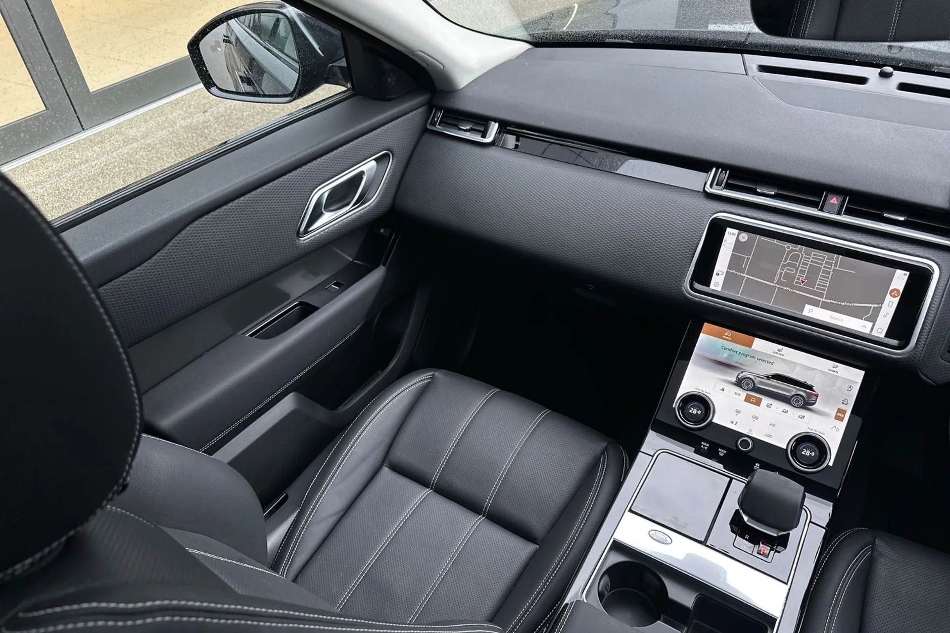 LAND ROVER RANGE ROVER VELAR thumbnail image number 23