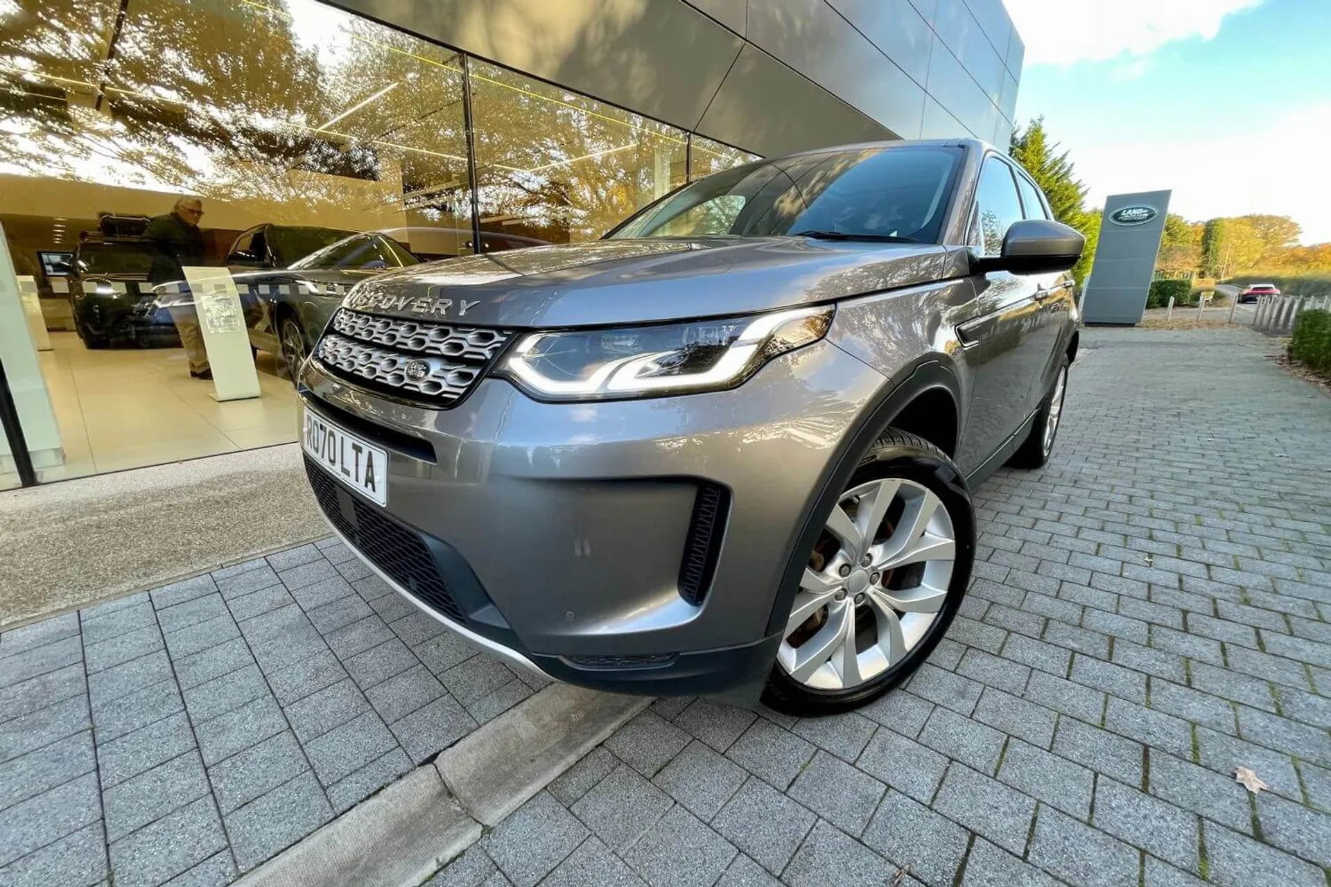 LAND ROVER DISCOVERY SPORT thumbnail image number 4