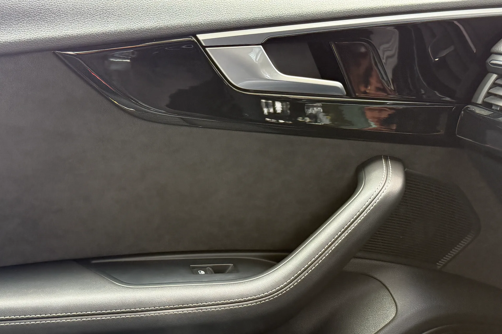 Audi A5 thumbnail image number 34