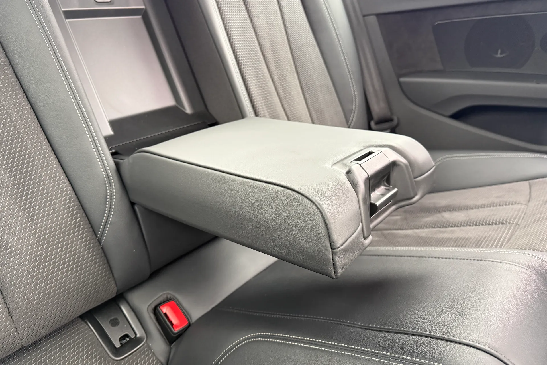 Audi A5 thumbnail image number 44