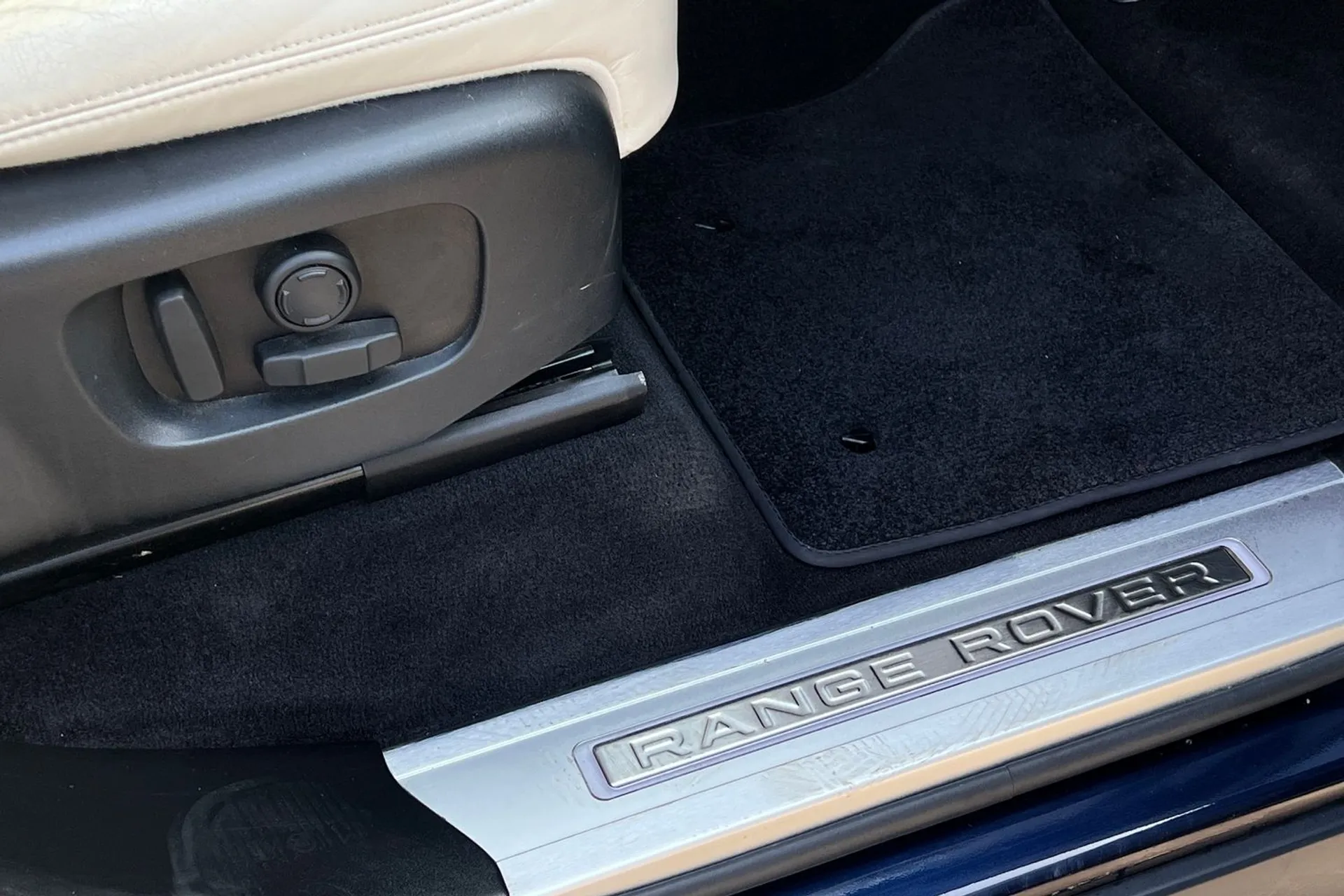 LAND ROVER RANGE ROVER SPORT thumbnail image number 38