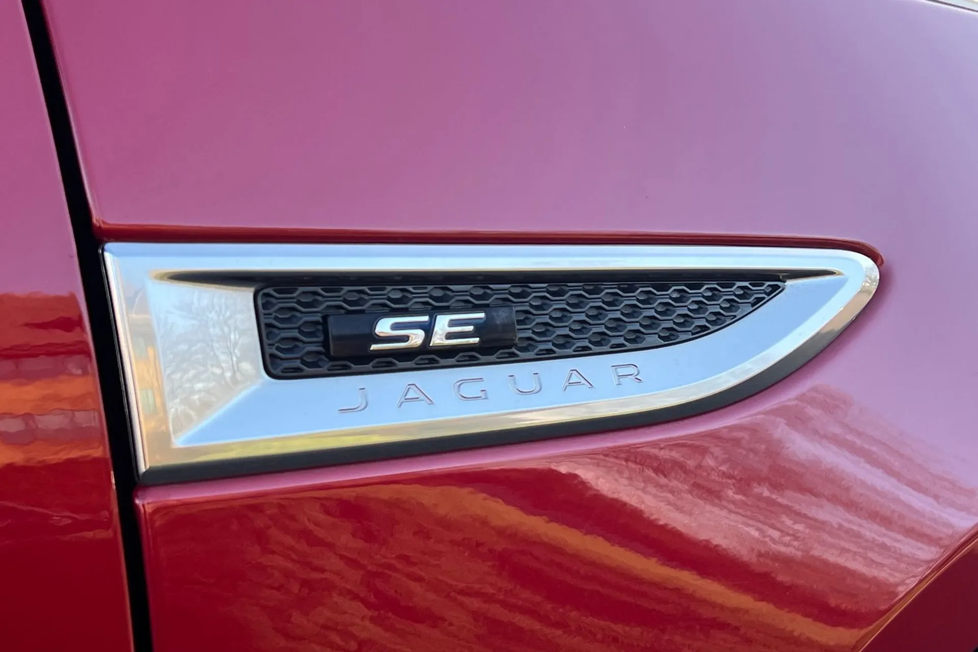 Jaguar E-PACE thumbnail image number 59