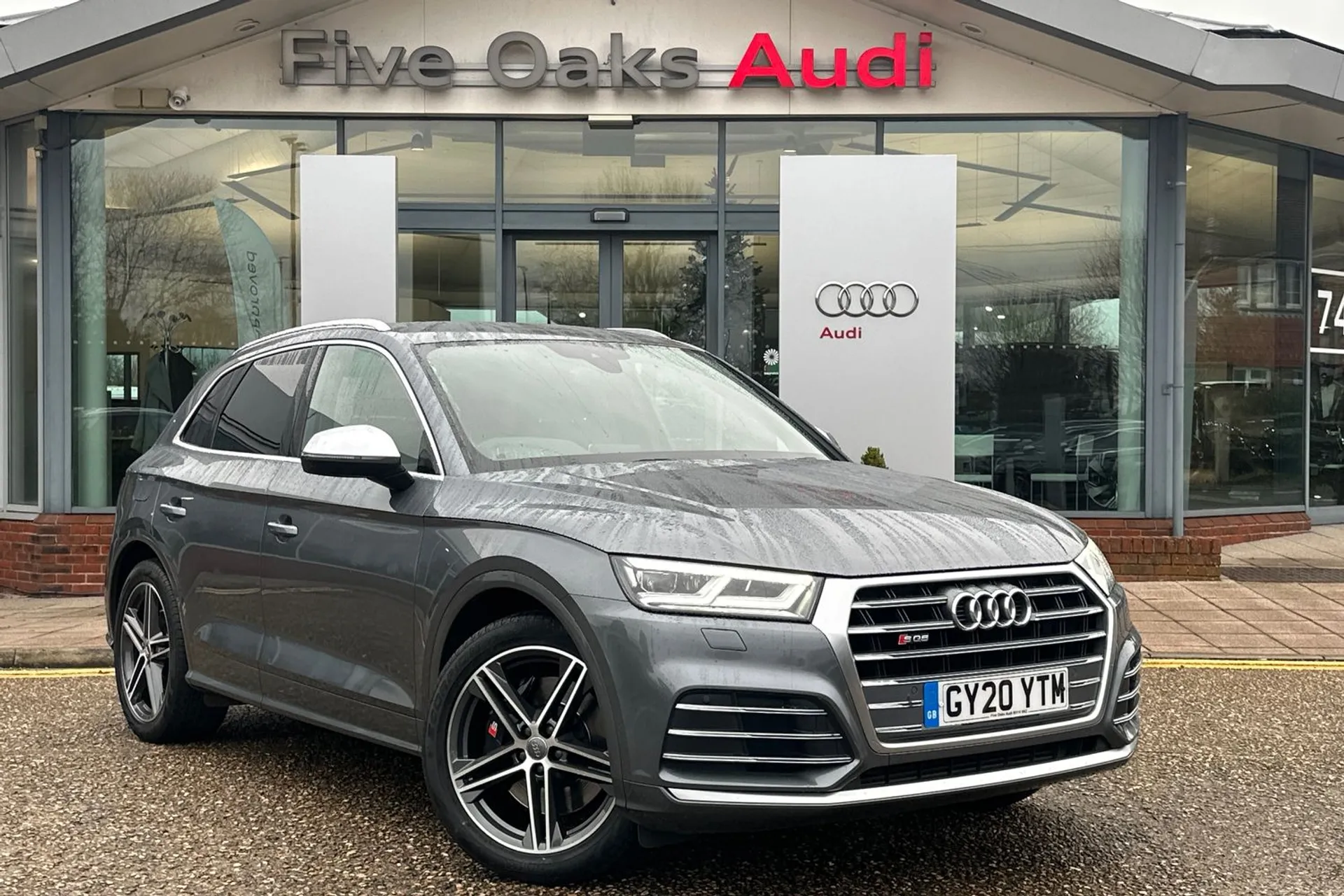 Audi Q5 focused image