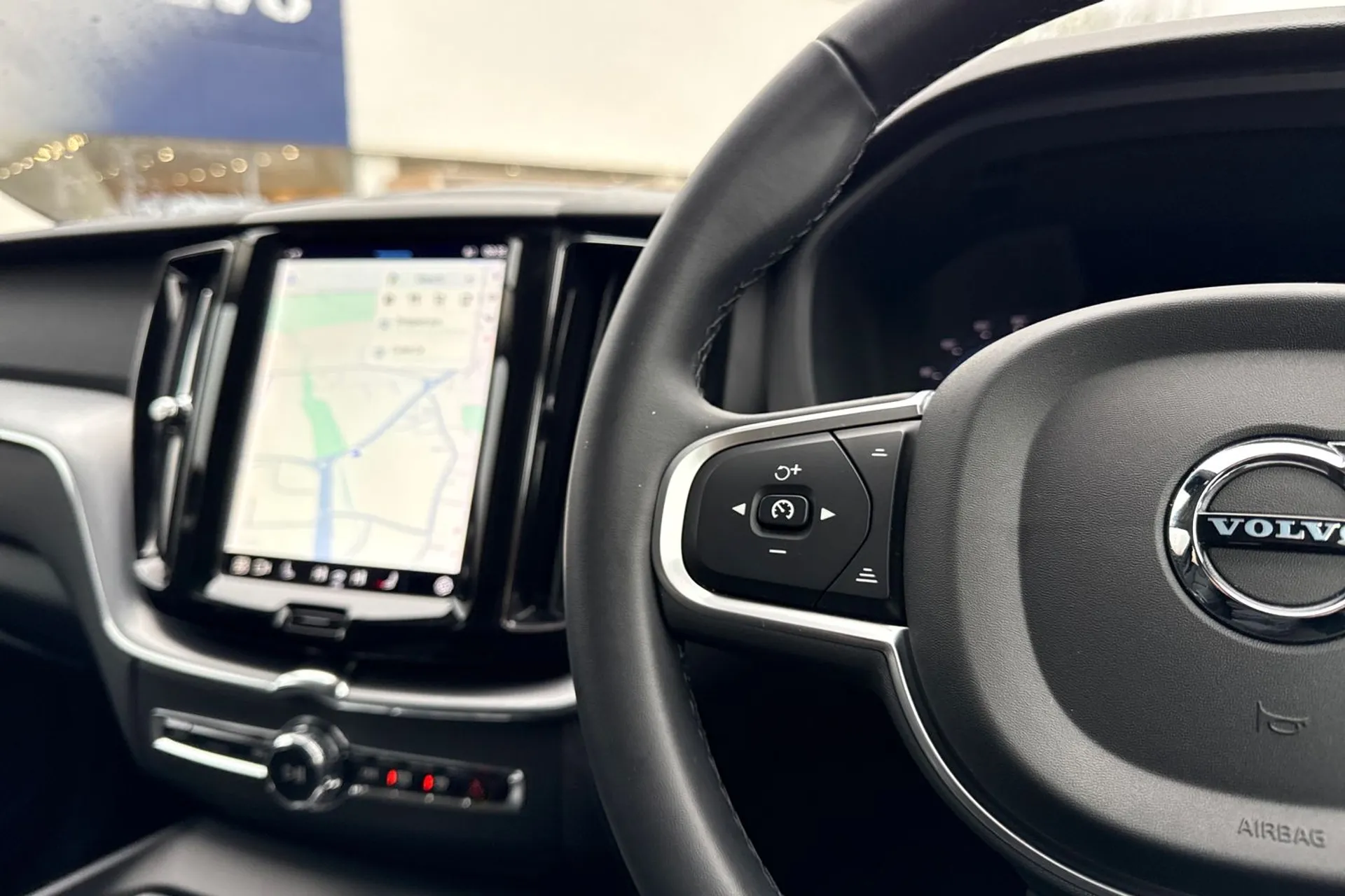 Volvo XC60 thumbnail image number 36