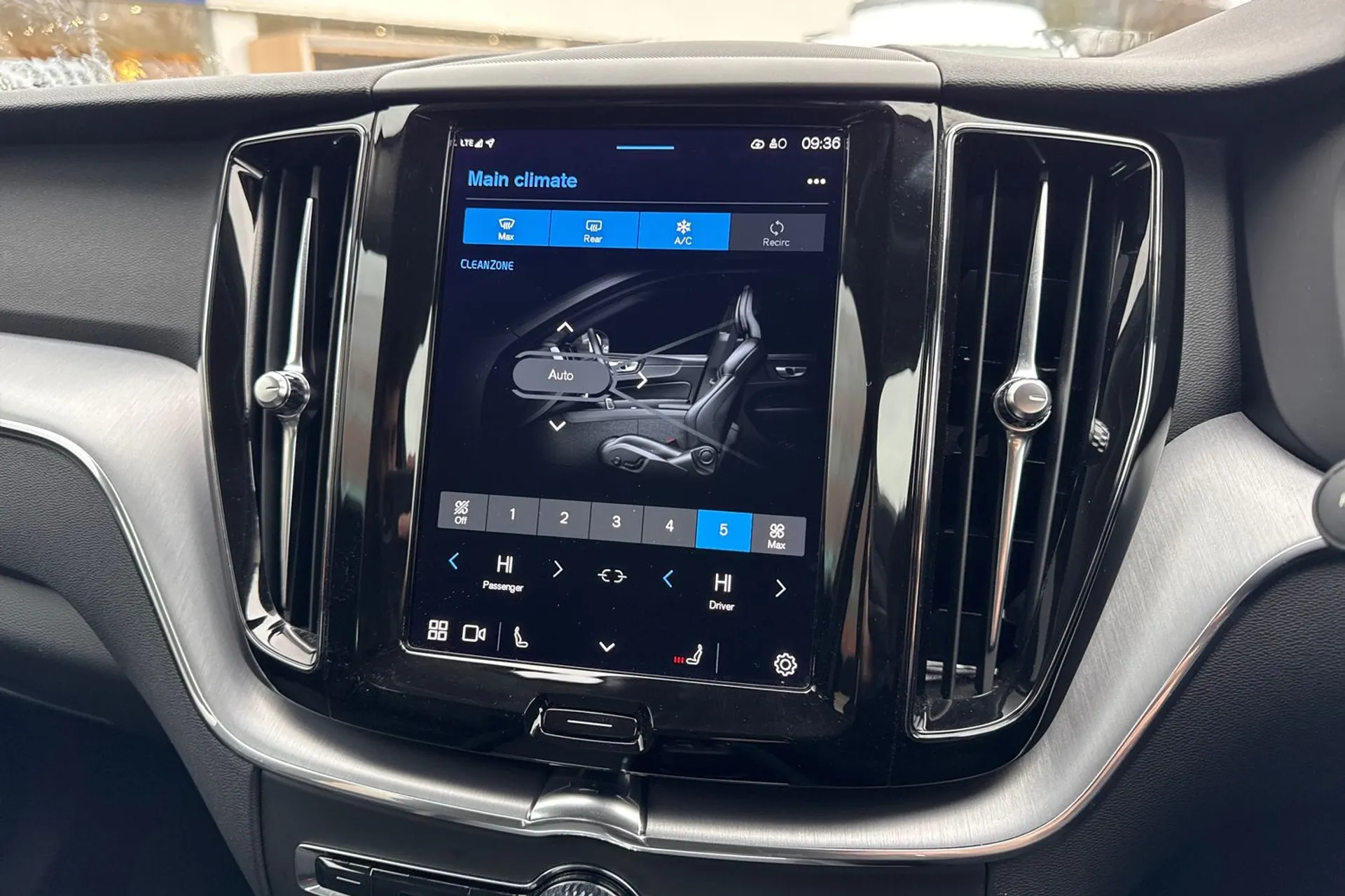 Volvo XC60 thumbnail image number 38