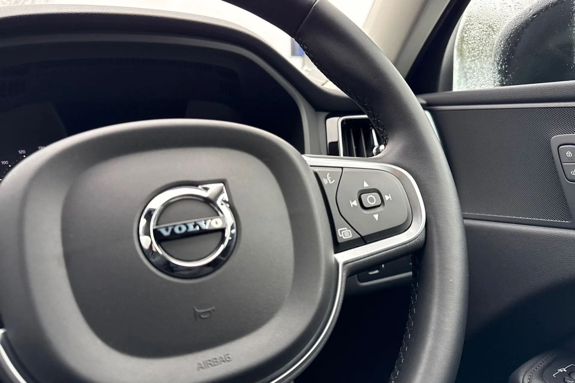 Volvo XC60 thumbnail image number 37