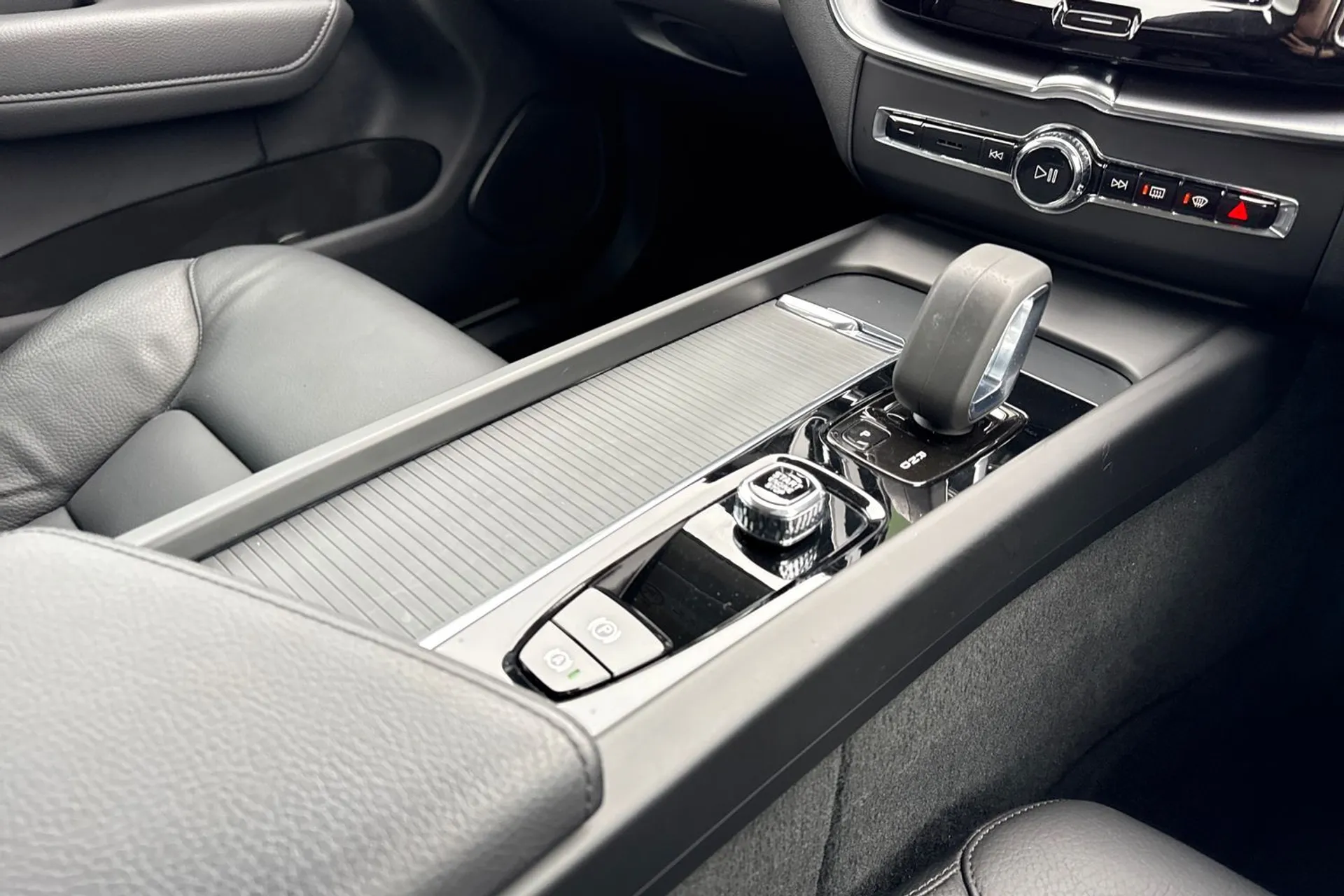 Volvo XC60 thumbnail image number 42