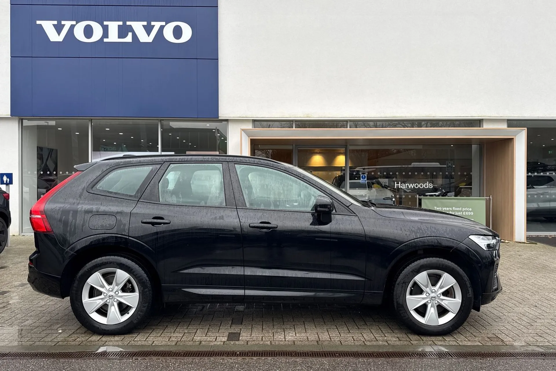 Volvo XC60 thumbnail image number 2