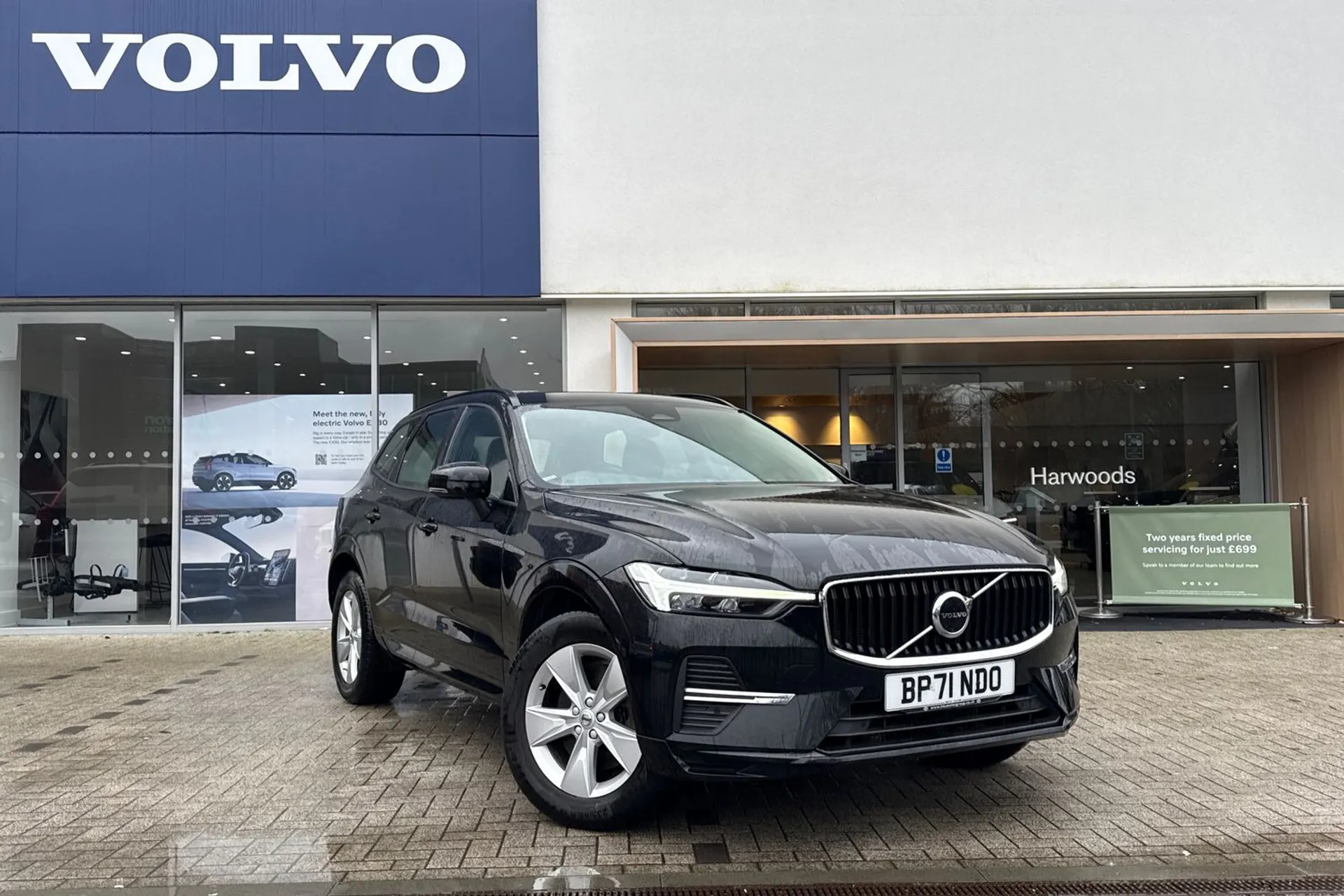 Volvo XC60 focused image