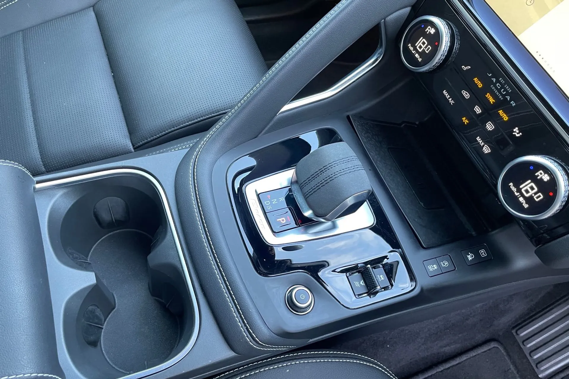 Jaguar E-PACE thumbnail image number 19