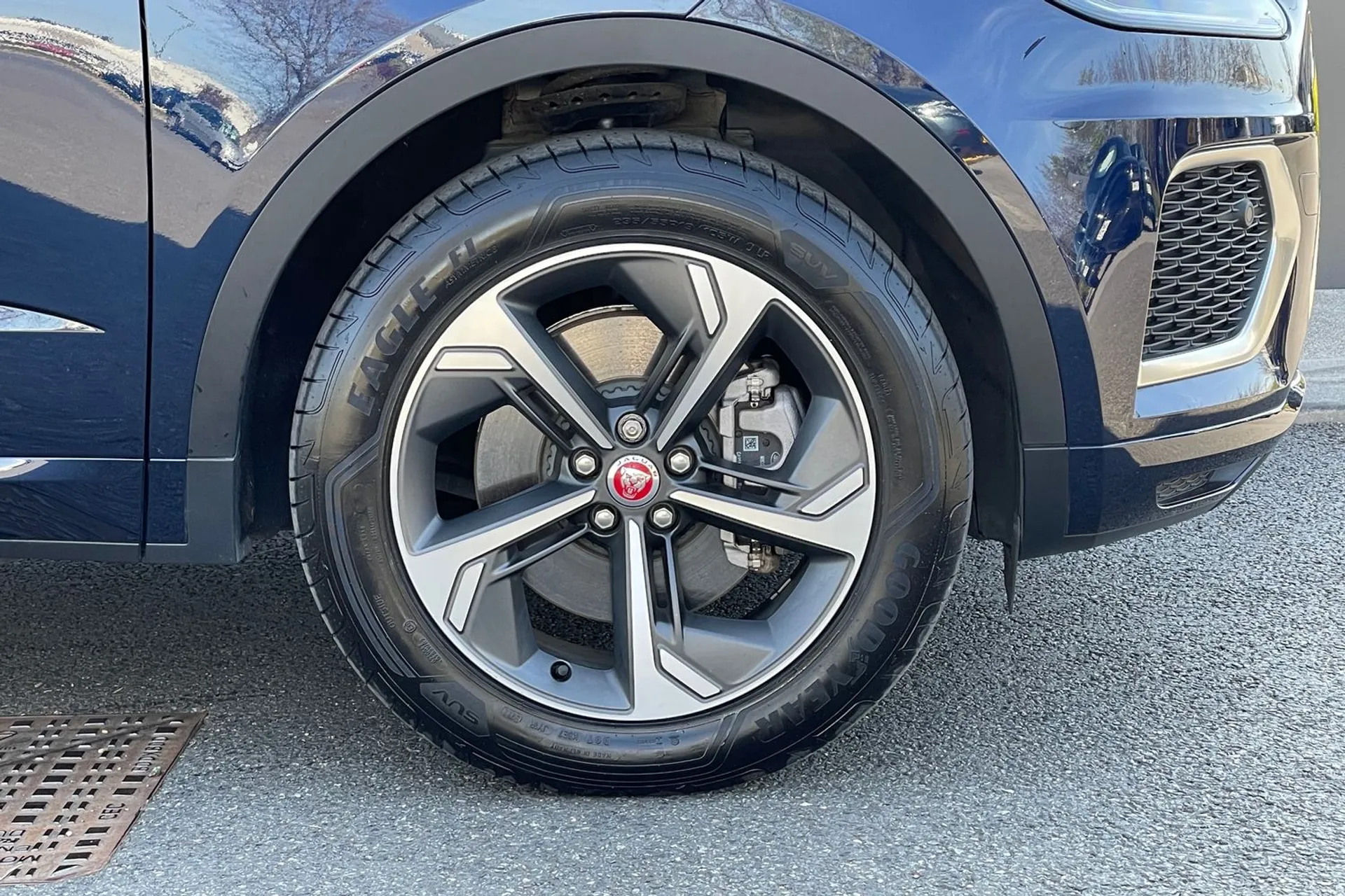Jaguar E-PACE thumbnail image number 4