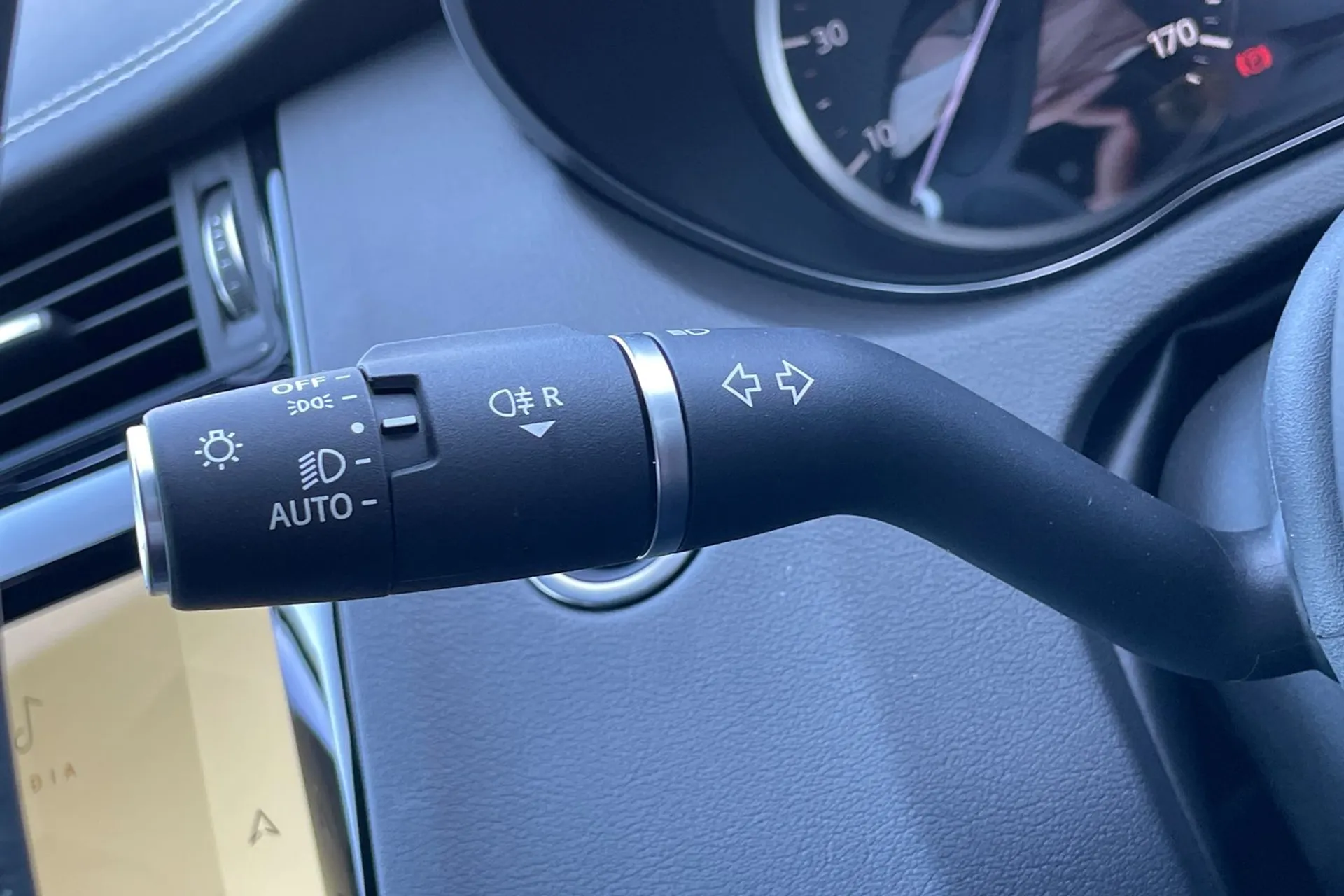 Jaguar E-PACE thumbnail image number 52
