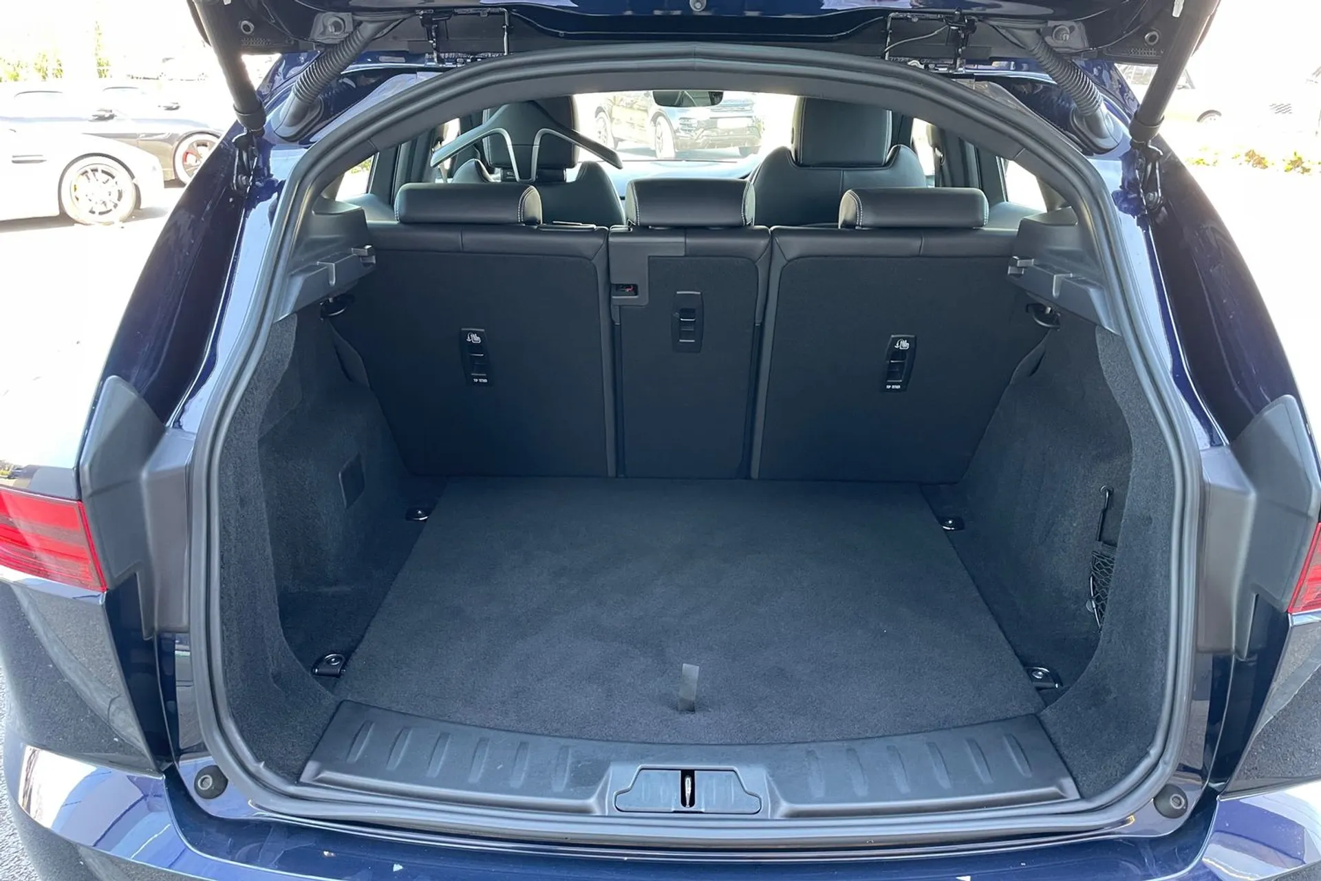 Jaguar E-PACE thumbnail image number 41