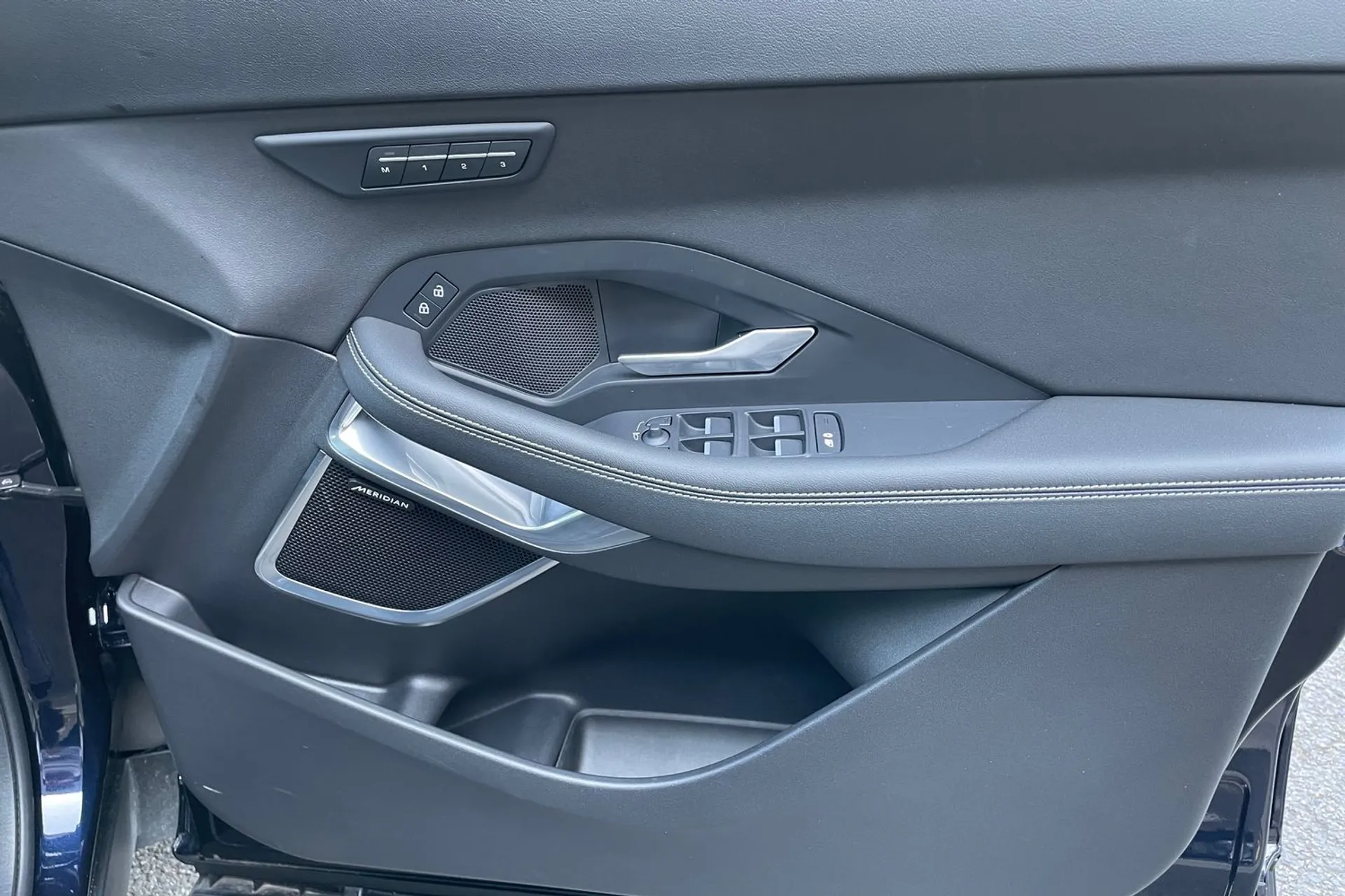 Jaguar E-PACE thumbnail image number 49
