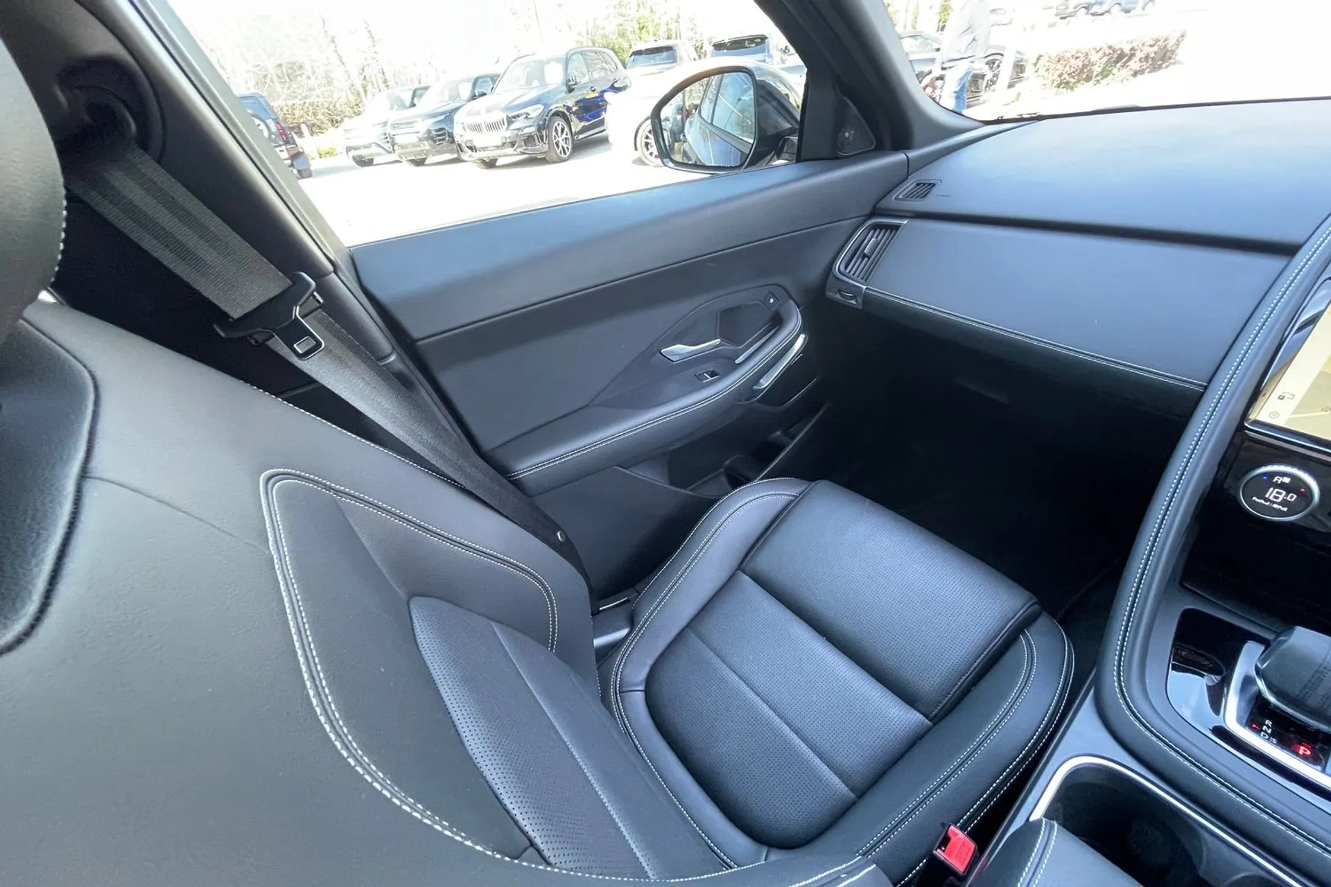 Jaguar E-PACE thumbnail image number 13