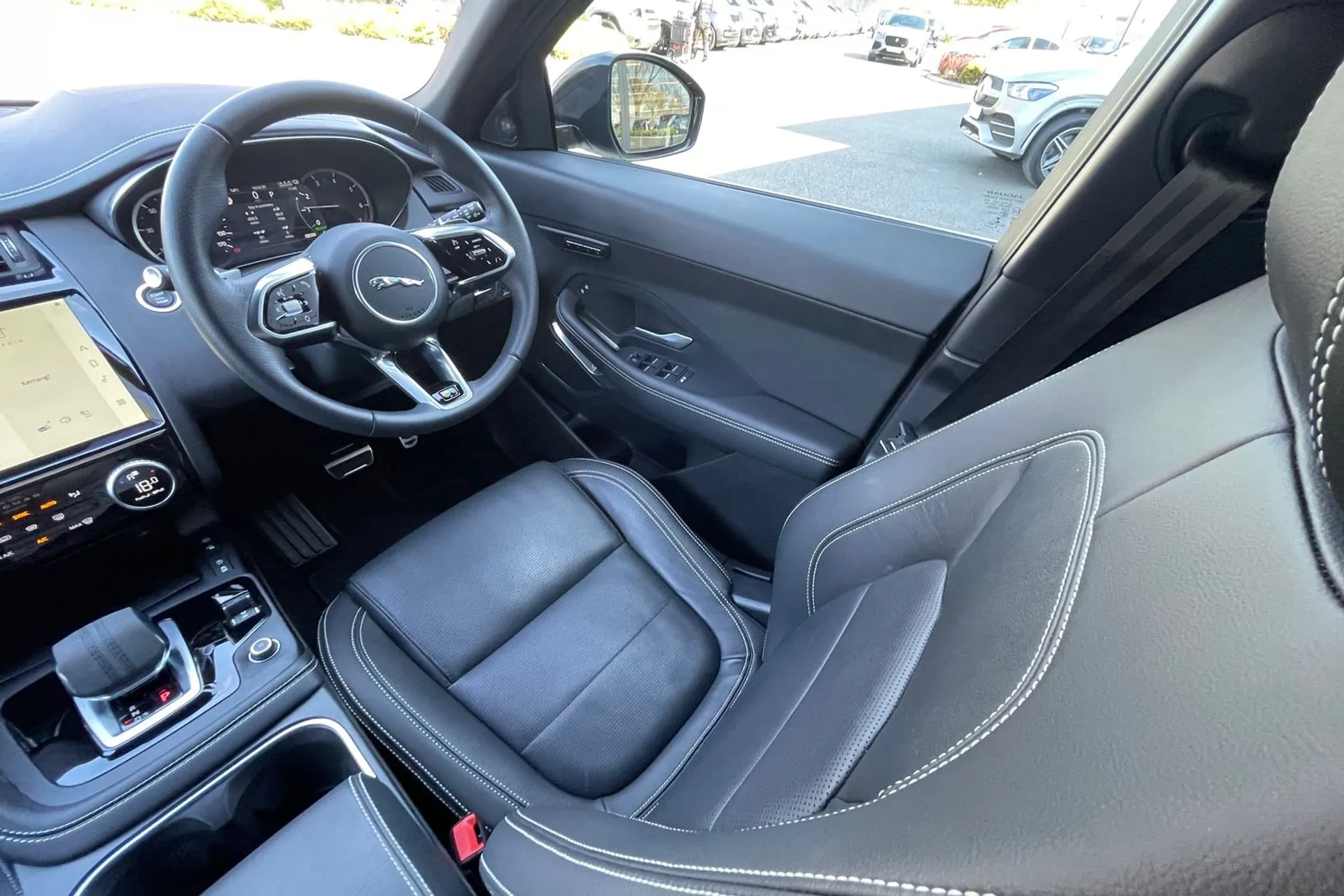 Jaguar E-PACE thumbnail image number 14