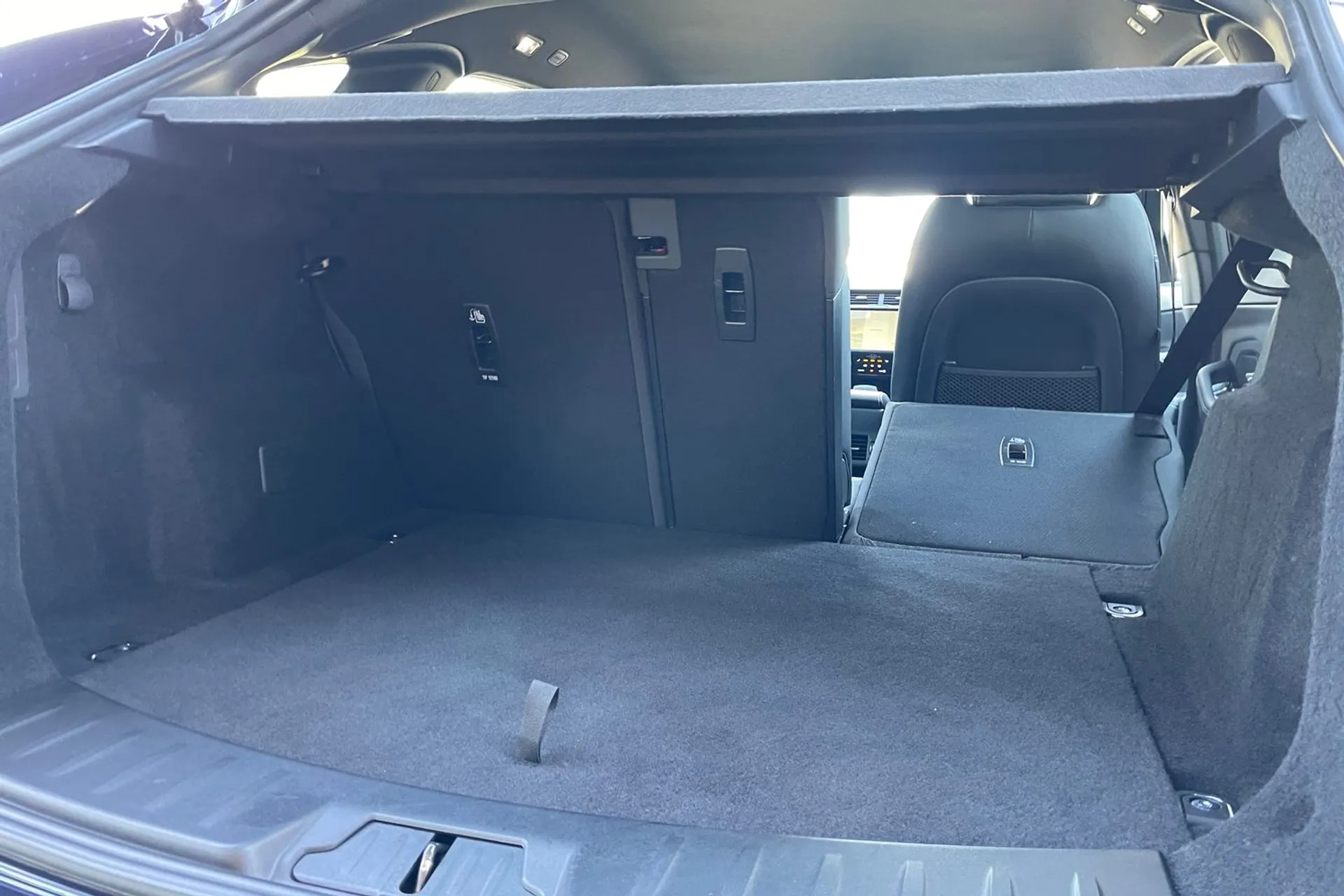 Jaguar E-PACE thumbnail image number 37