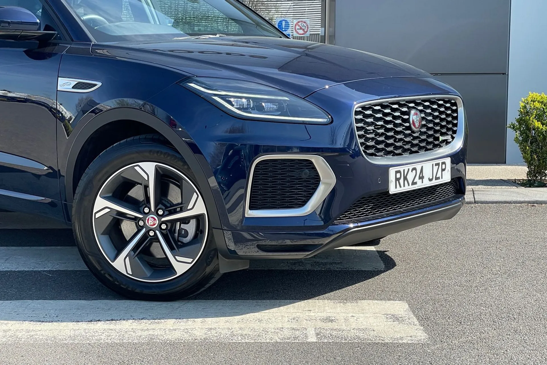 Jaguar E-PACE thumbnail image number 29