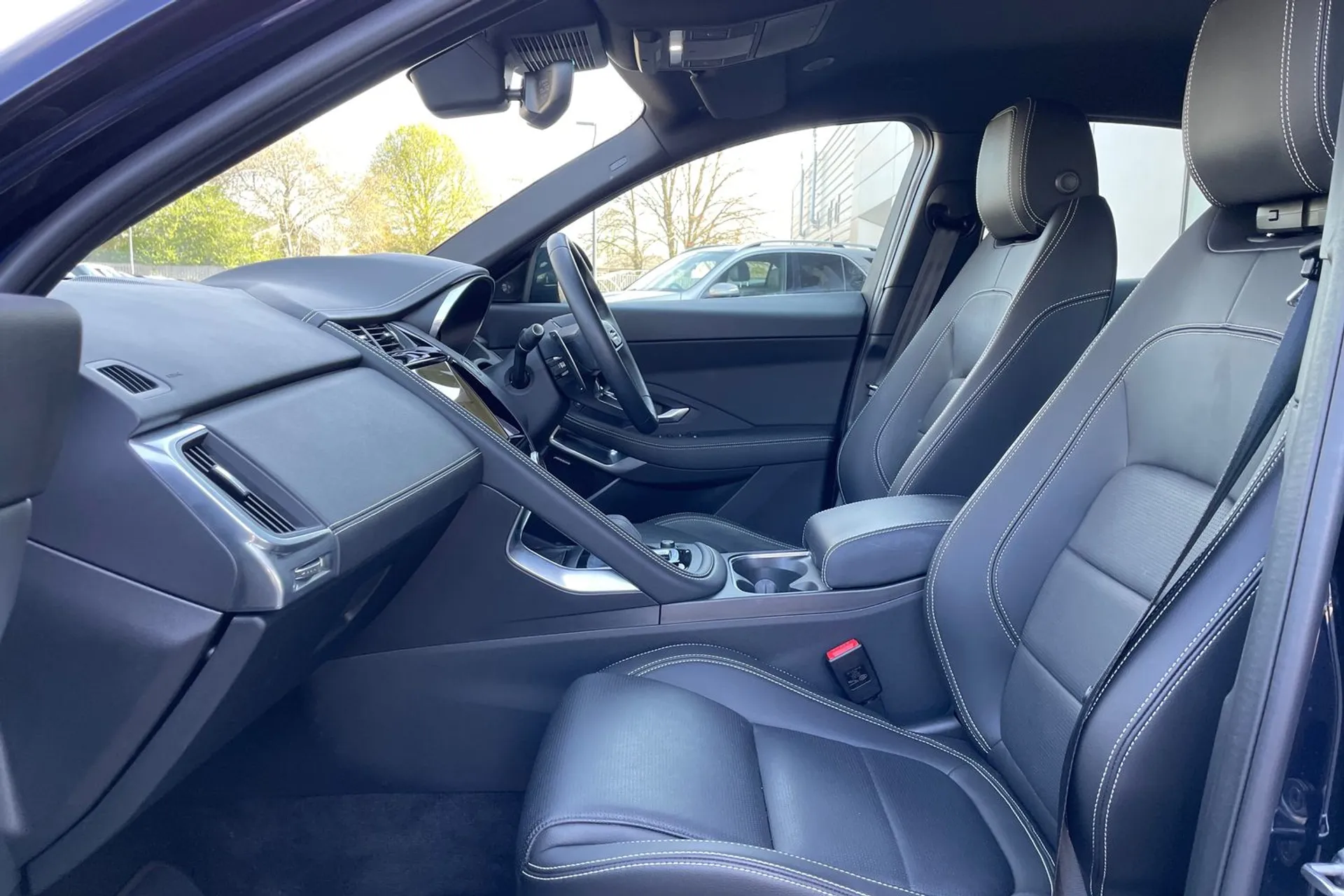 Jaguar E-PACE thumbnail image number 10