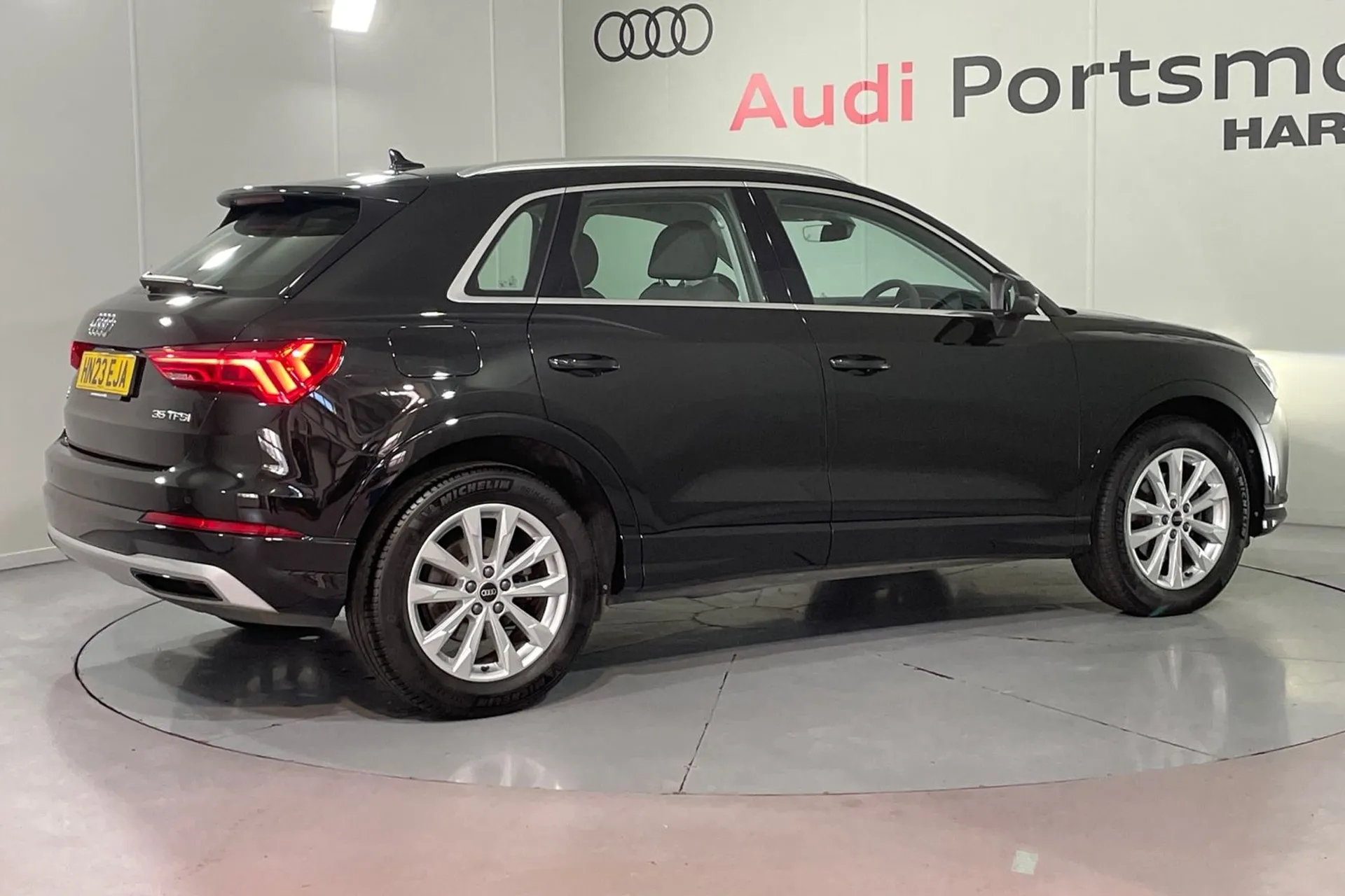 Audi Q3 thumbnail image number 12