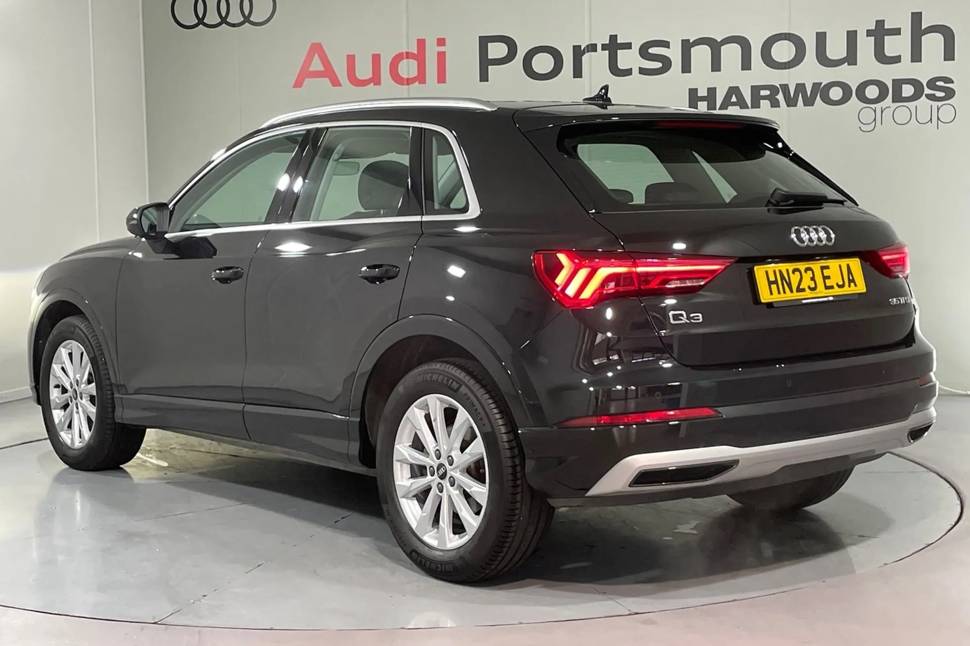 Audi Q3 thumbnail image number 9