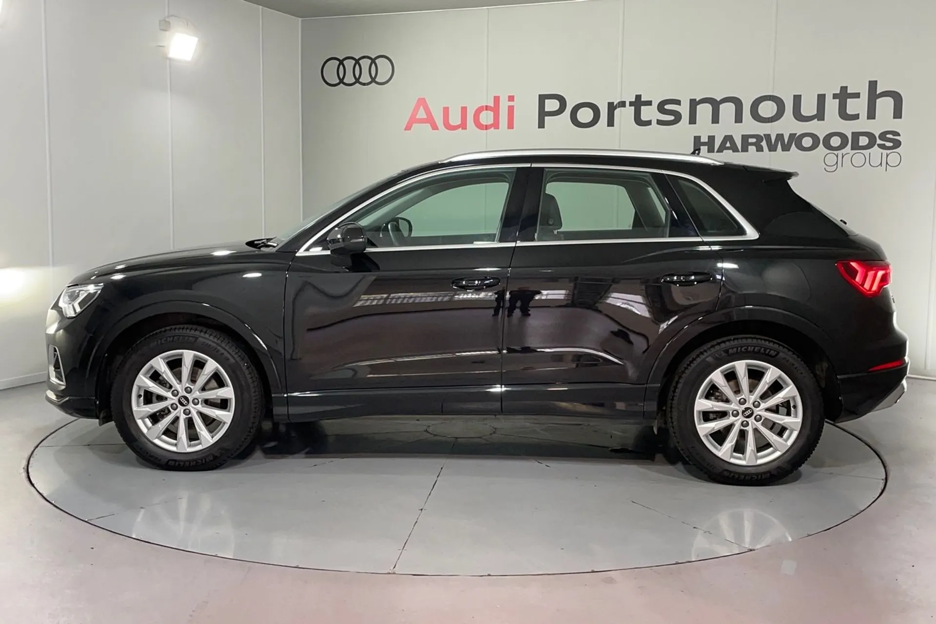 Audi Q3 thumbnail image number 10