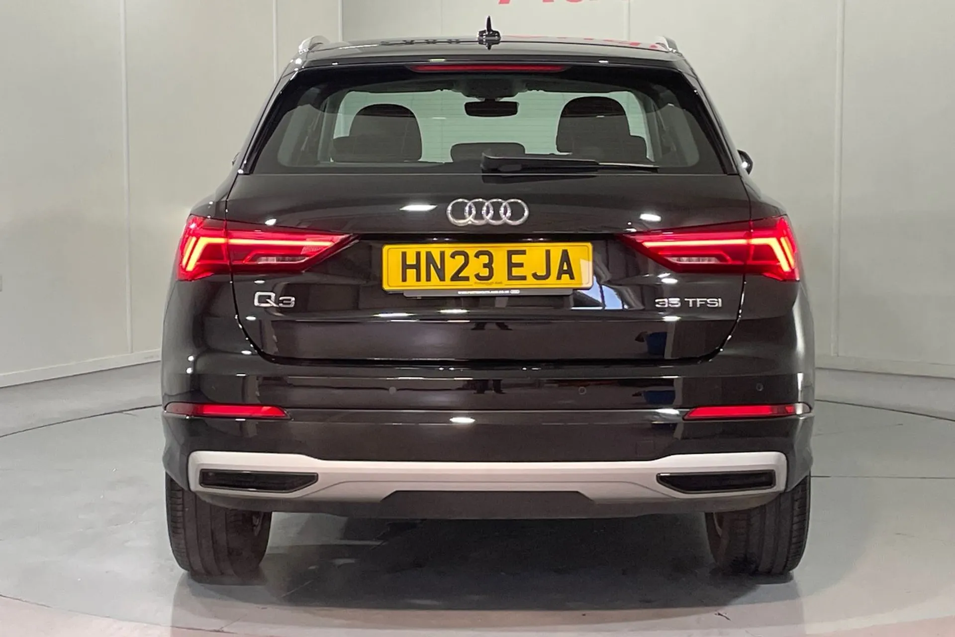 Audi Q3 thumbnail image number 8