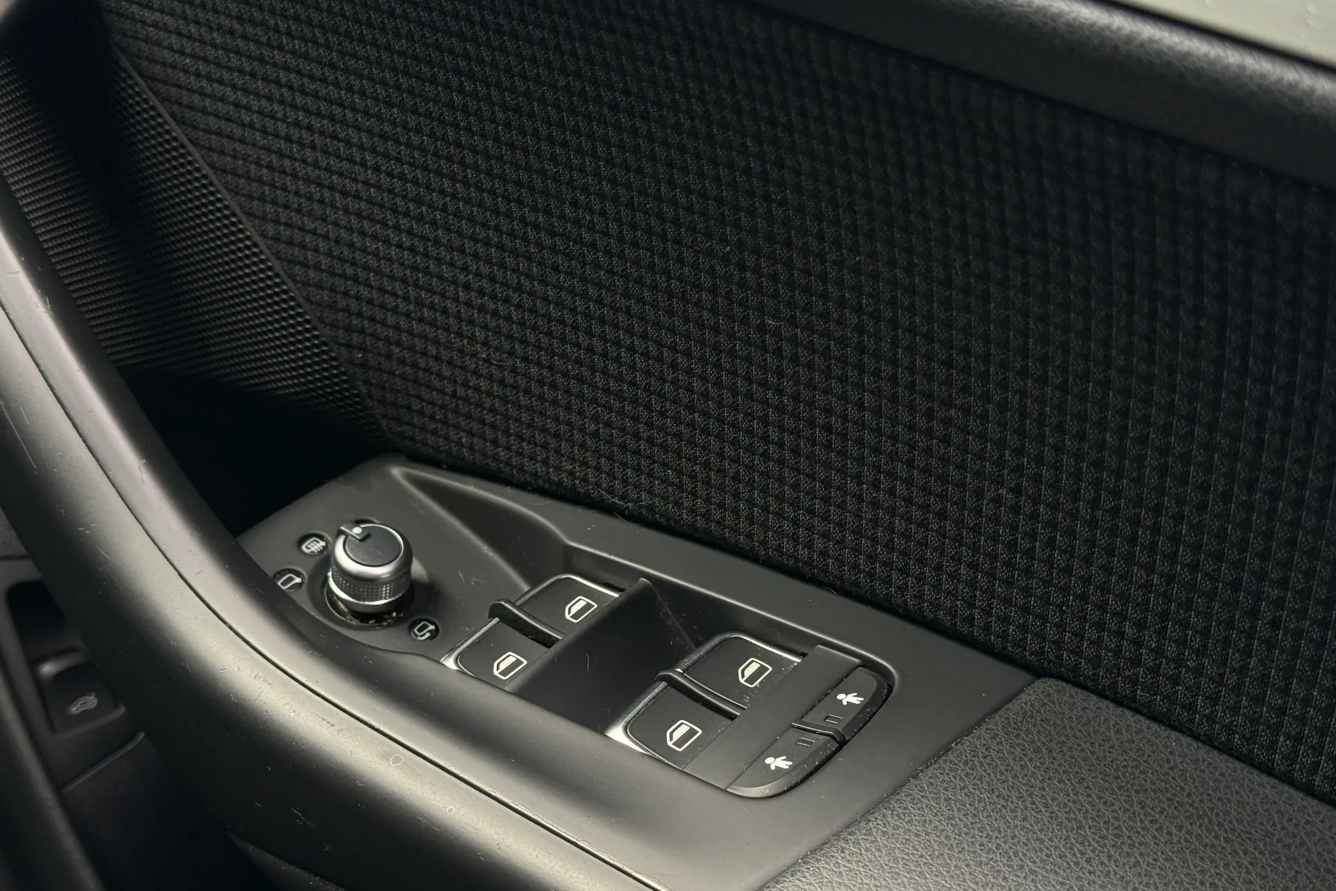 Audi Q3 thumbnail image number 38