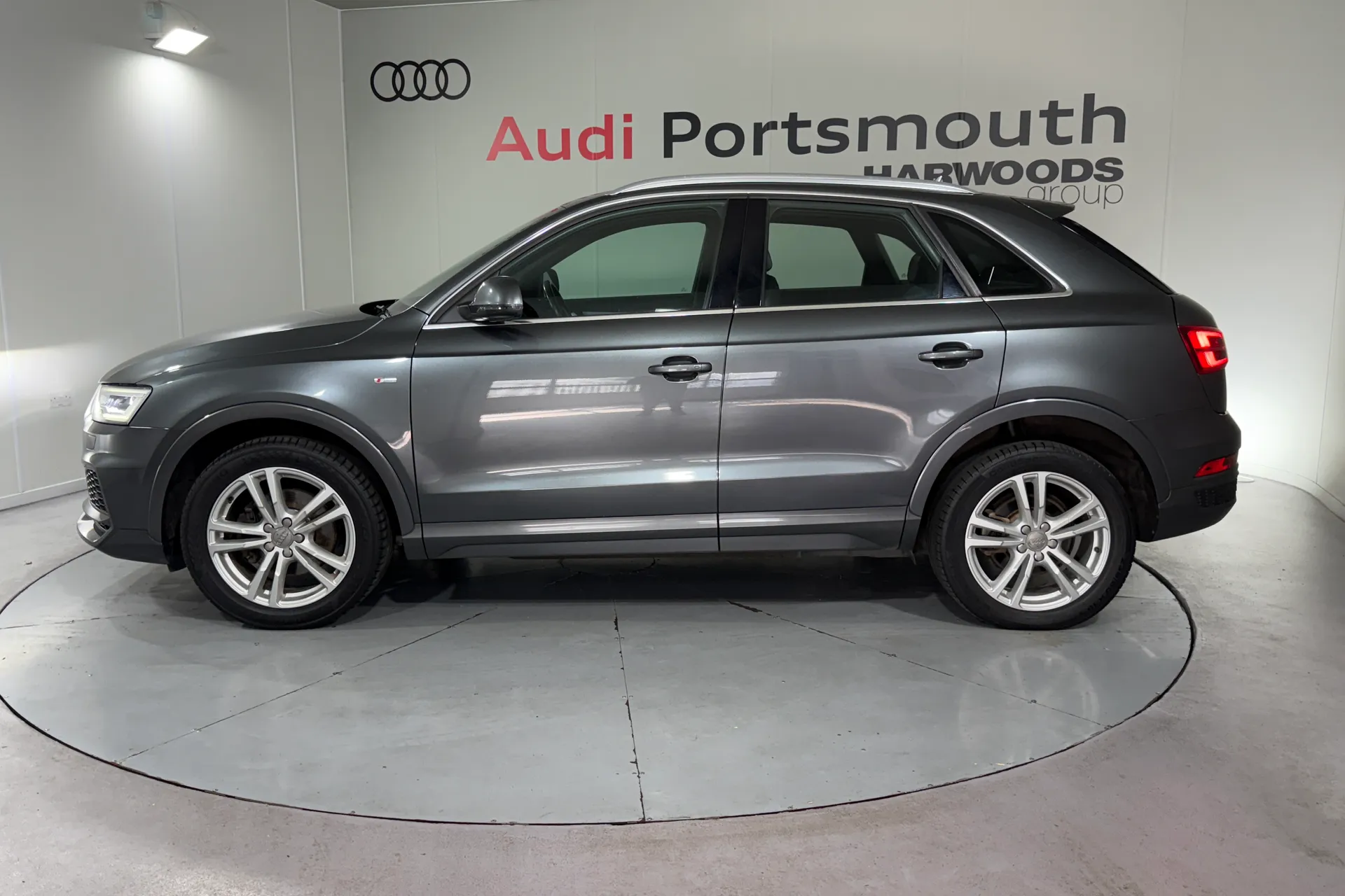 Audi Q3 thumbnail image number 10
