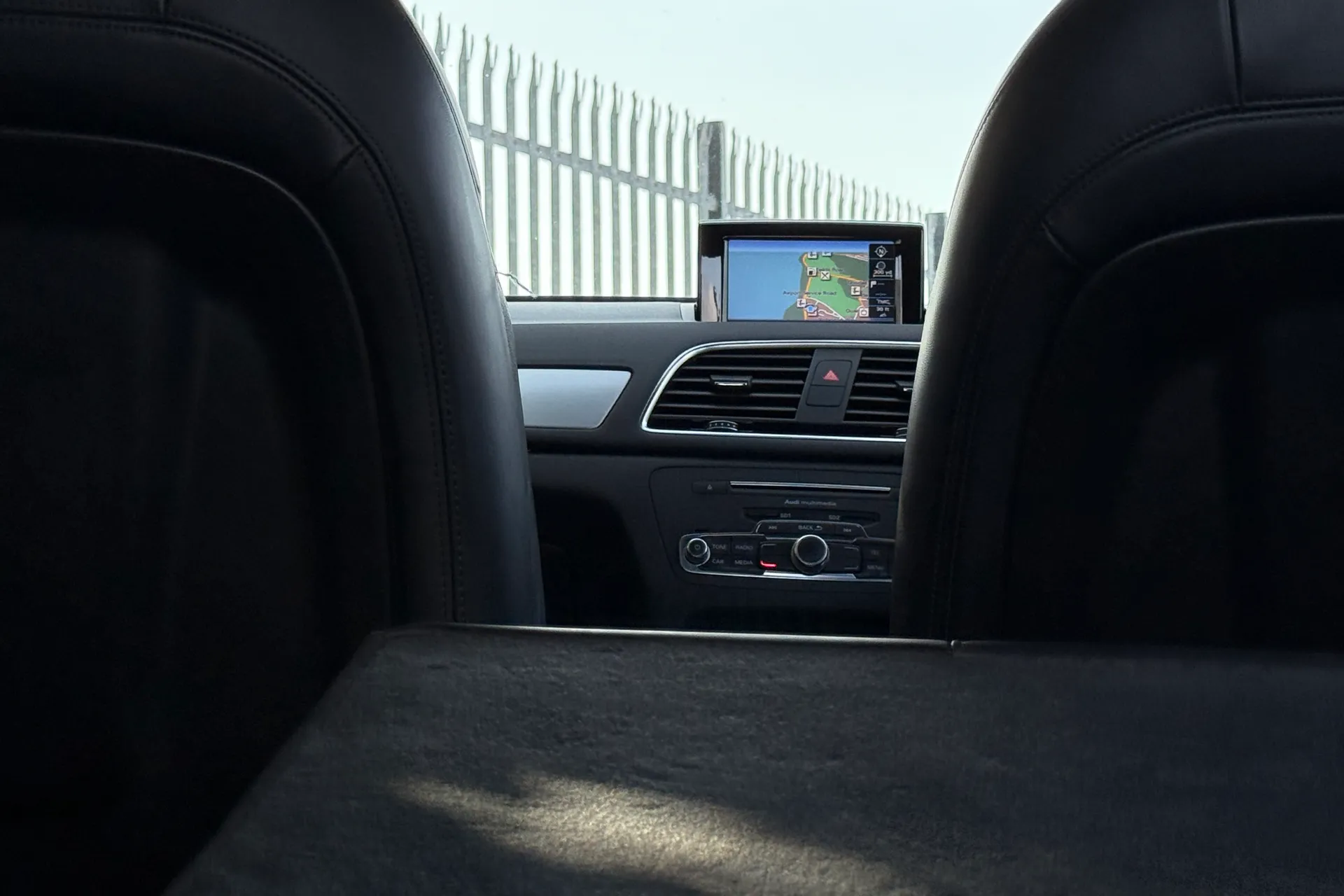 Audi Q3 thumbnail image number 20