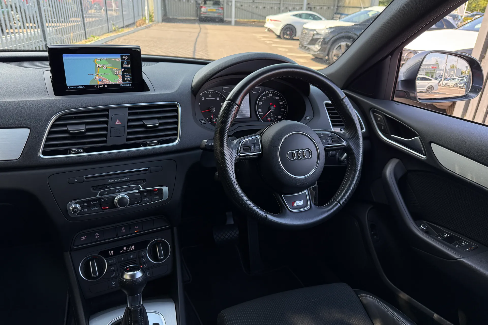 Audi Q3 thumbnail image number 30