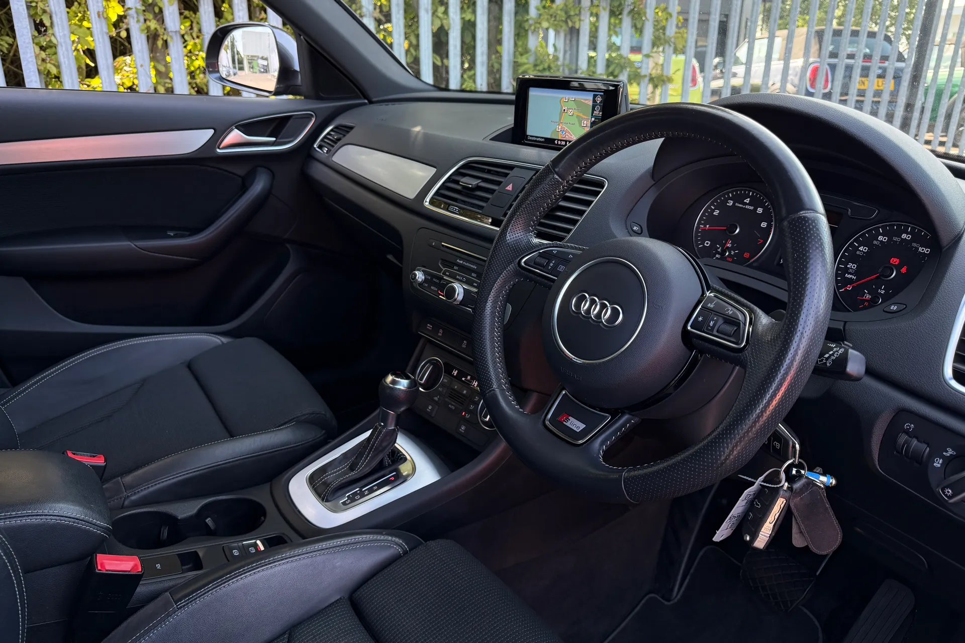 Audi Q3 thumbnail image number 24