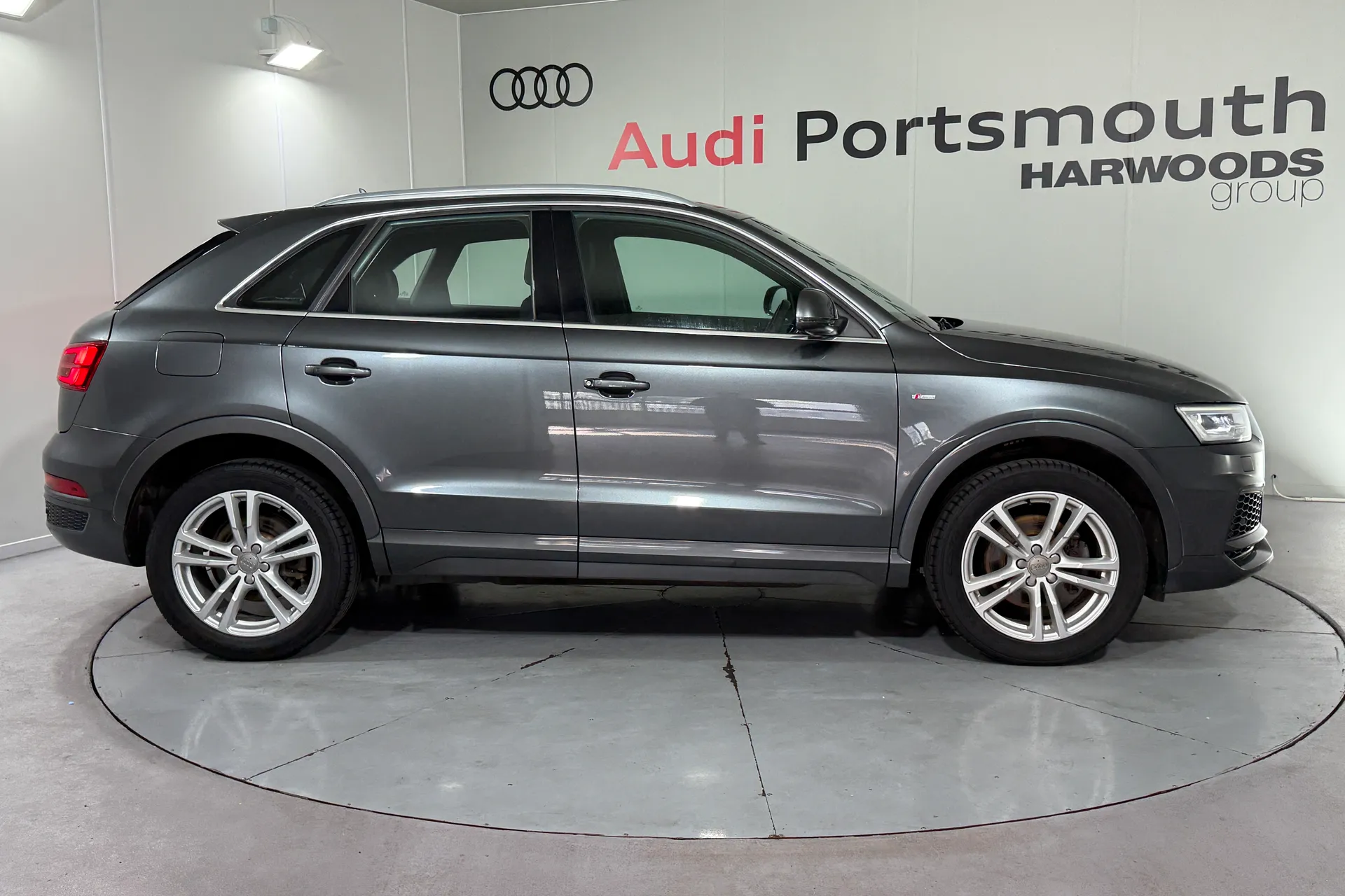 Audi Q3 thumbnail image number 2