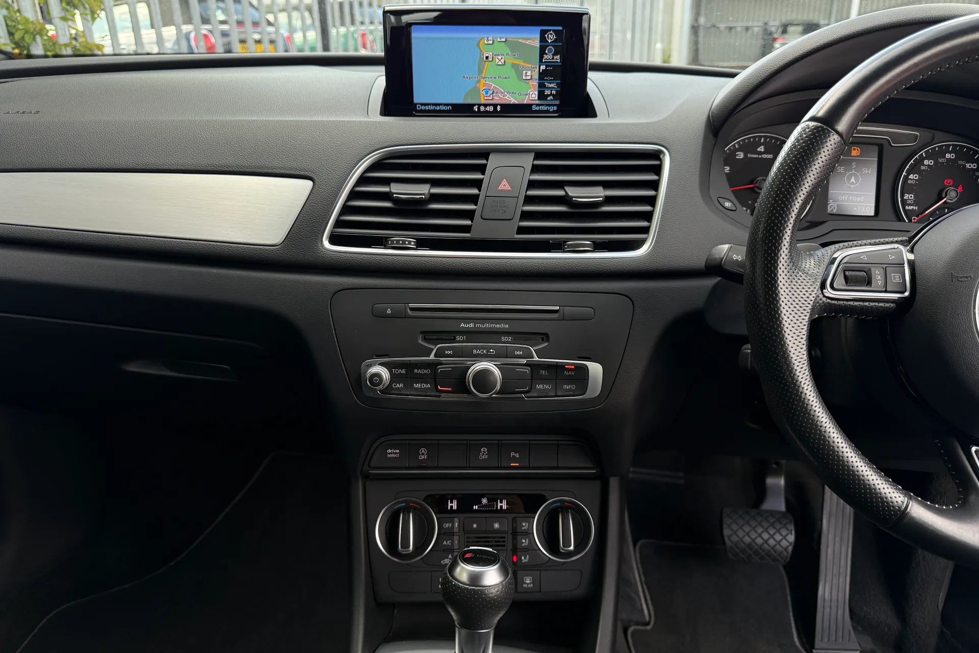 Audi Q3 thumbnail image number 32