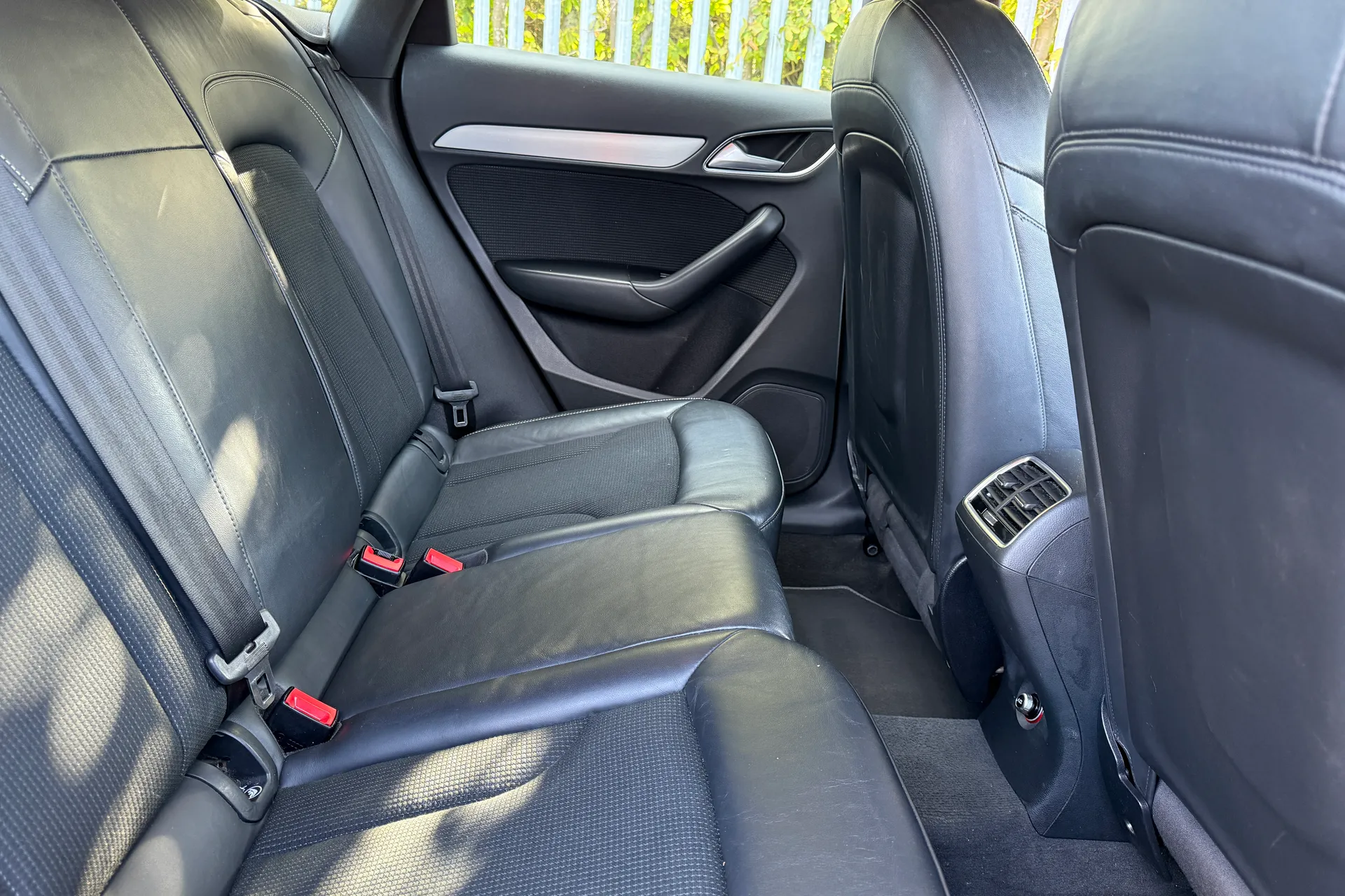 Audi Q3 thumbnail image number 21