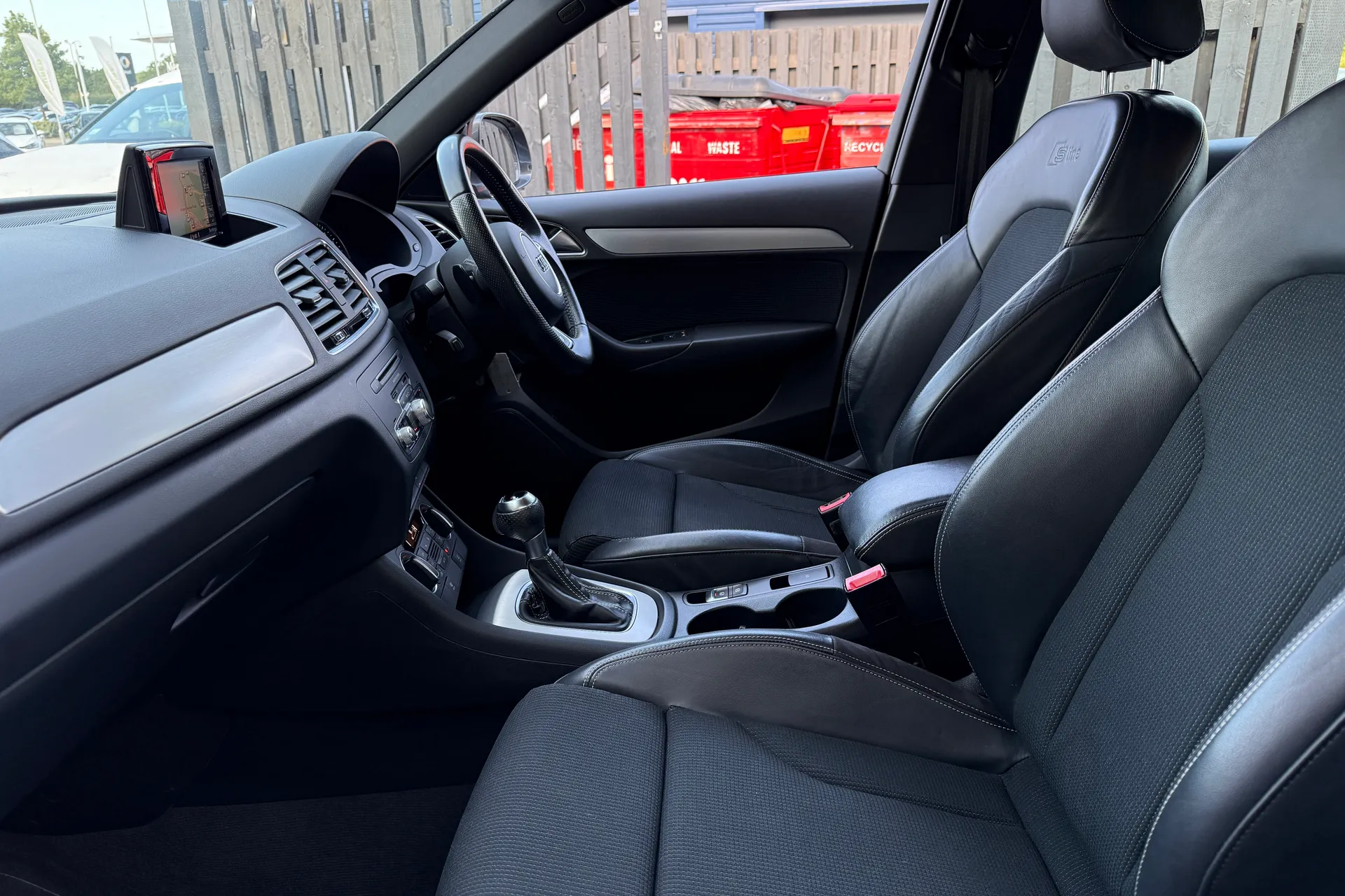 Audi Q3 thumbnail image number 26